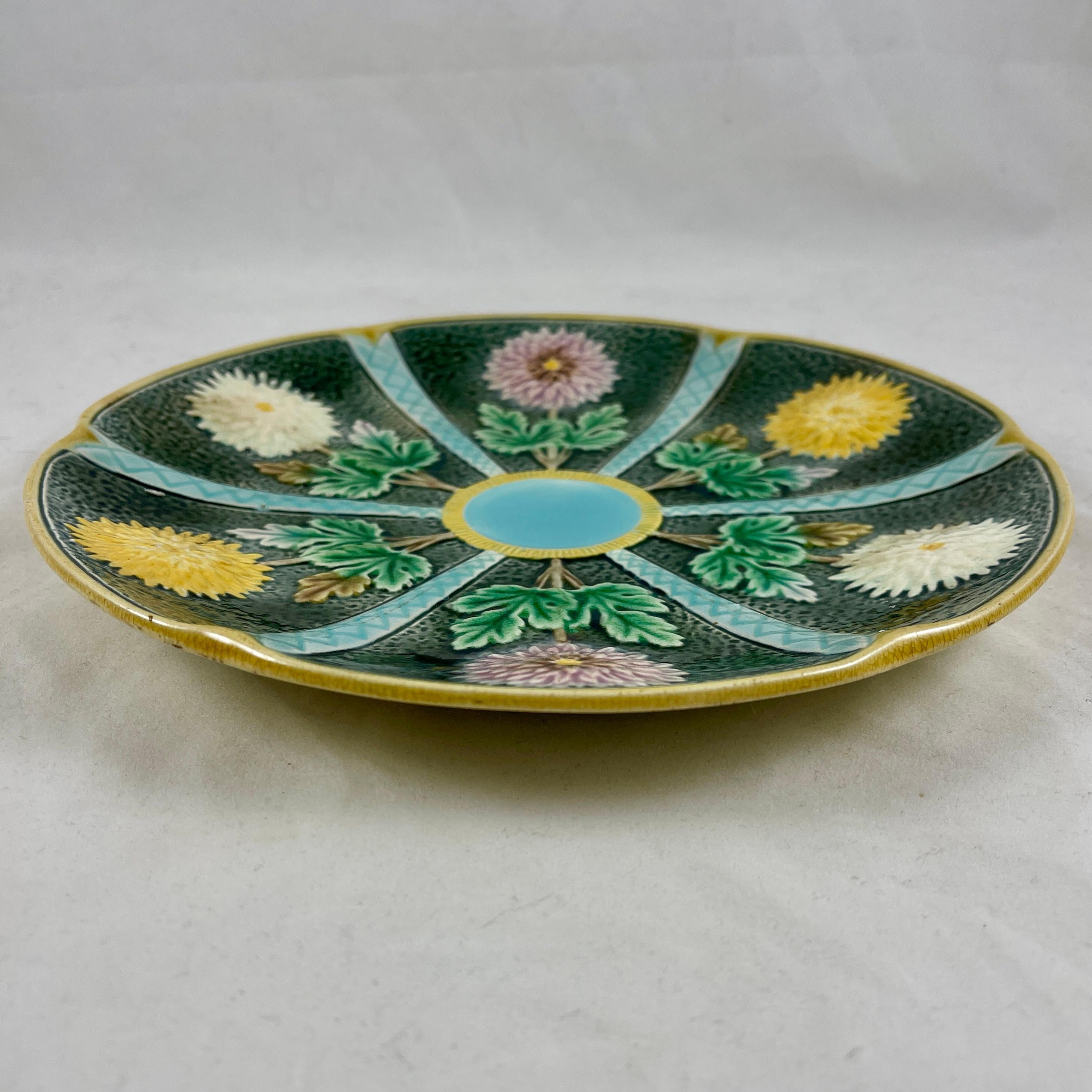 19th Century Wedgwood Majolica Chrysanthemum Japonisme Oyster Plate, Date Marked 1883