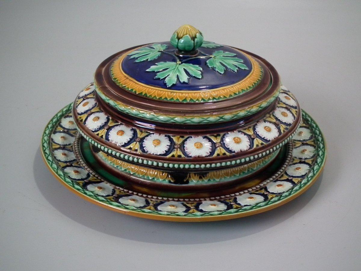 Mid-19th Century Wedgwood Majolica Daisy Butter Dish, Stand and Cover