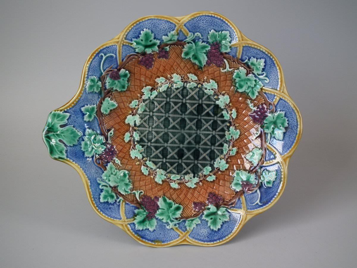 Wedgwood Majolica Compota de parra y cesta Victoriano en venta