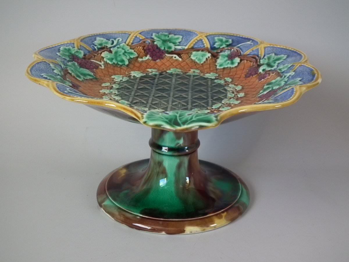 Wedgwood Majolica Grape Vine & Basket Compote In Good Condition For Sale In Chelmsford, Essex