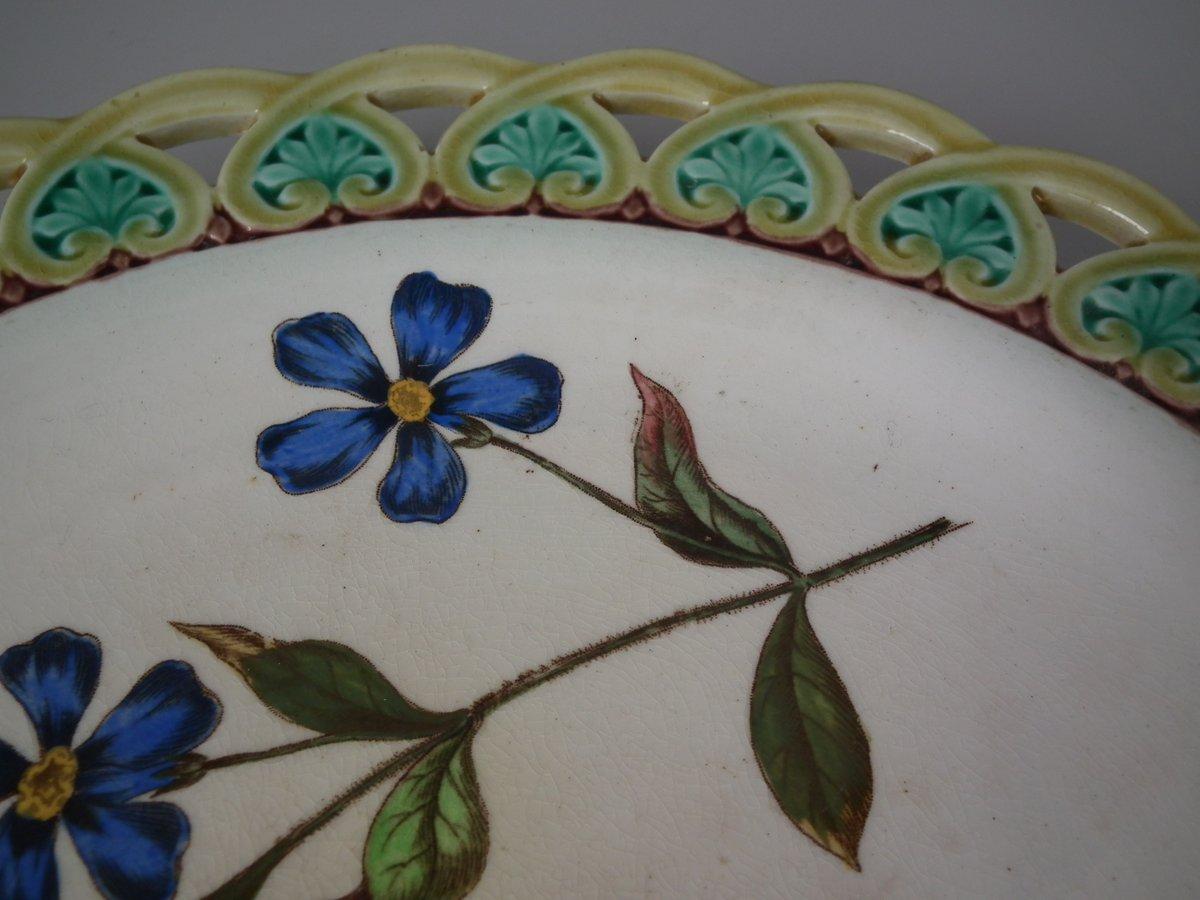 Wedgwood Majolica Hummingbird and Butterfly Plate In Good Condition In Chelmsford, Essex