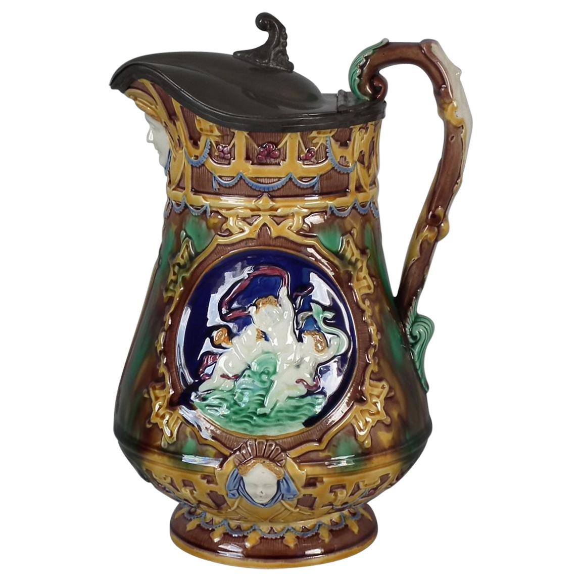 Jarra de Wedgwood de mayólica pictórica con tapa de peltre
