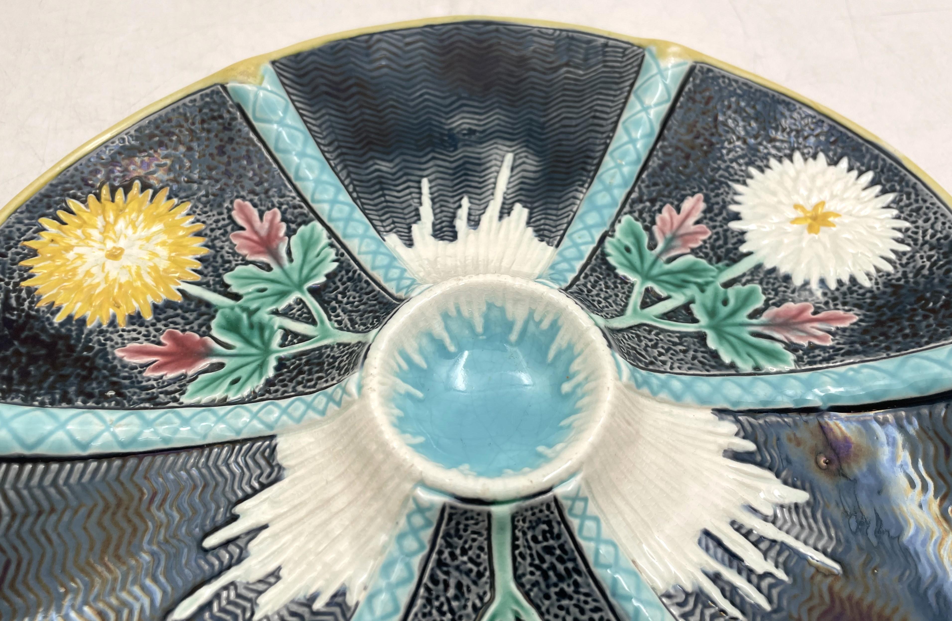 Plato de ostras de crisantemo de cerámica mayólica de Wedgwood del siglo XIX en Bueno estado para la venta en New York, NY