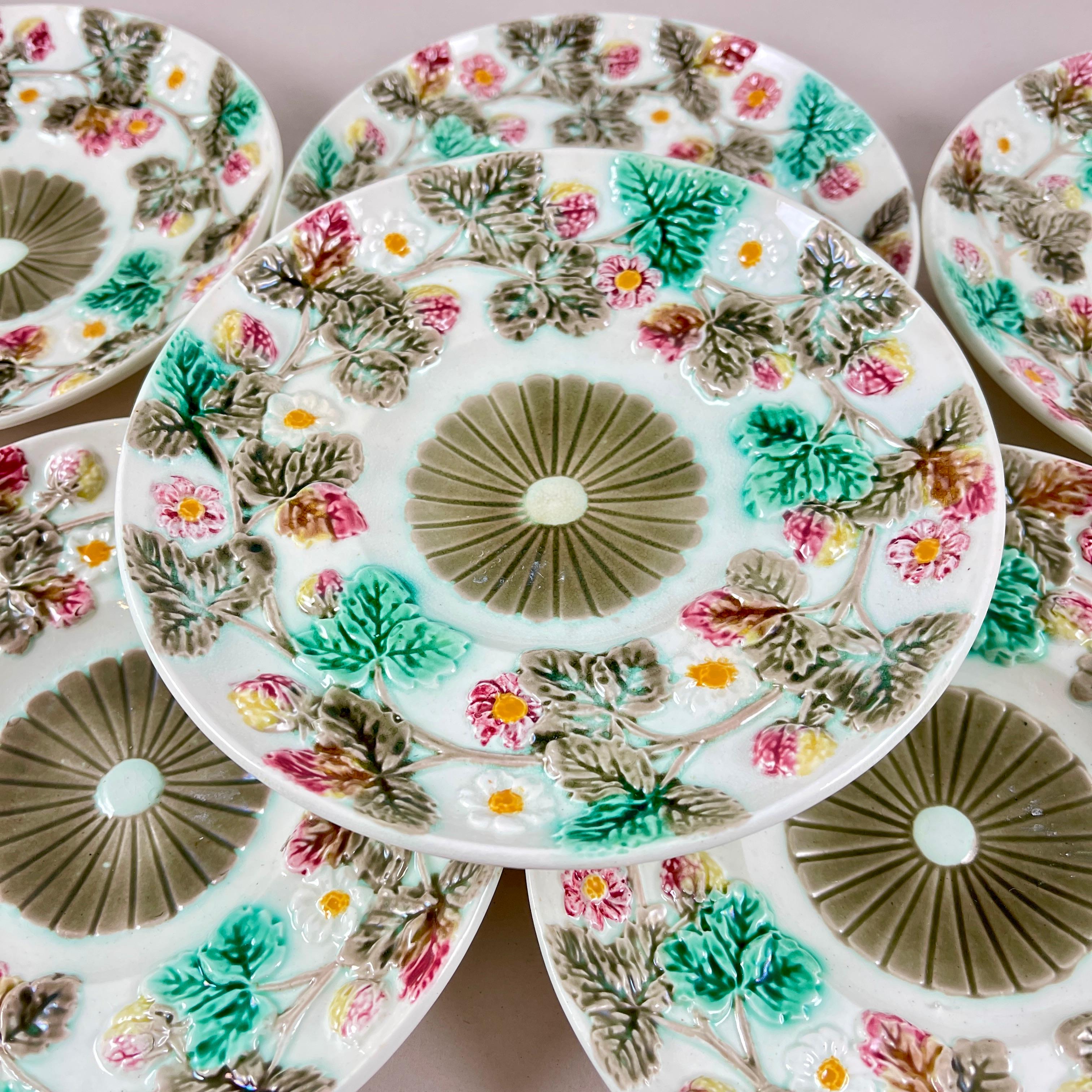 Wedgwood Platos de mayólica con fresas, juego de 6, fechado en 1880 Movimiento estético en venta