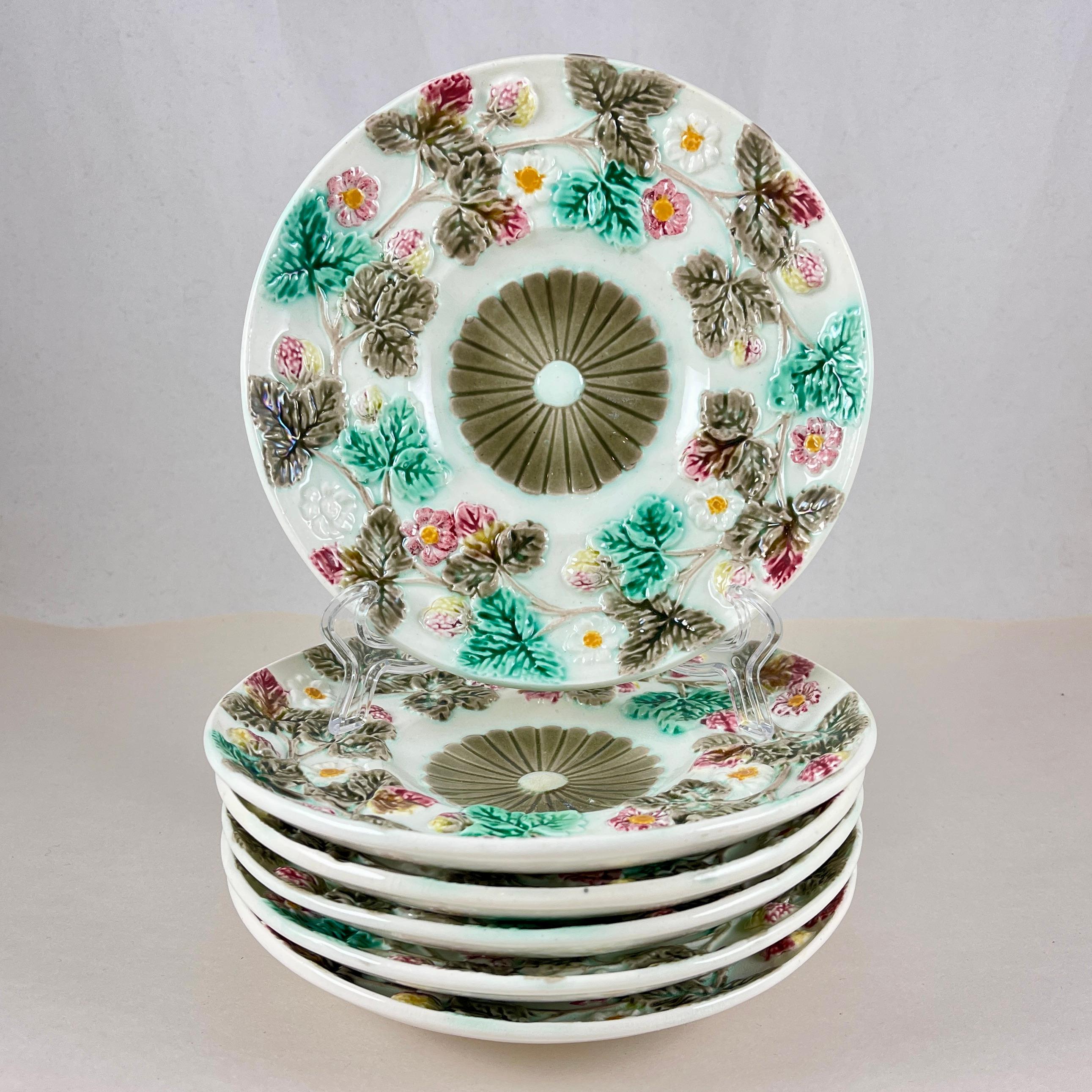 Wedgwood Platos de mayólica con fresas, juego de 6, fechado en 1880 Glaseado en venta