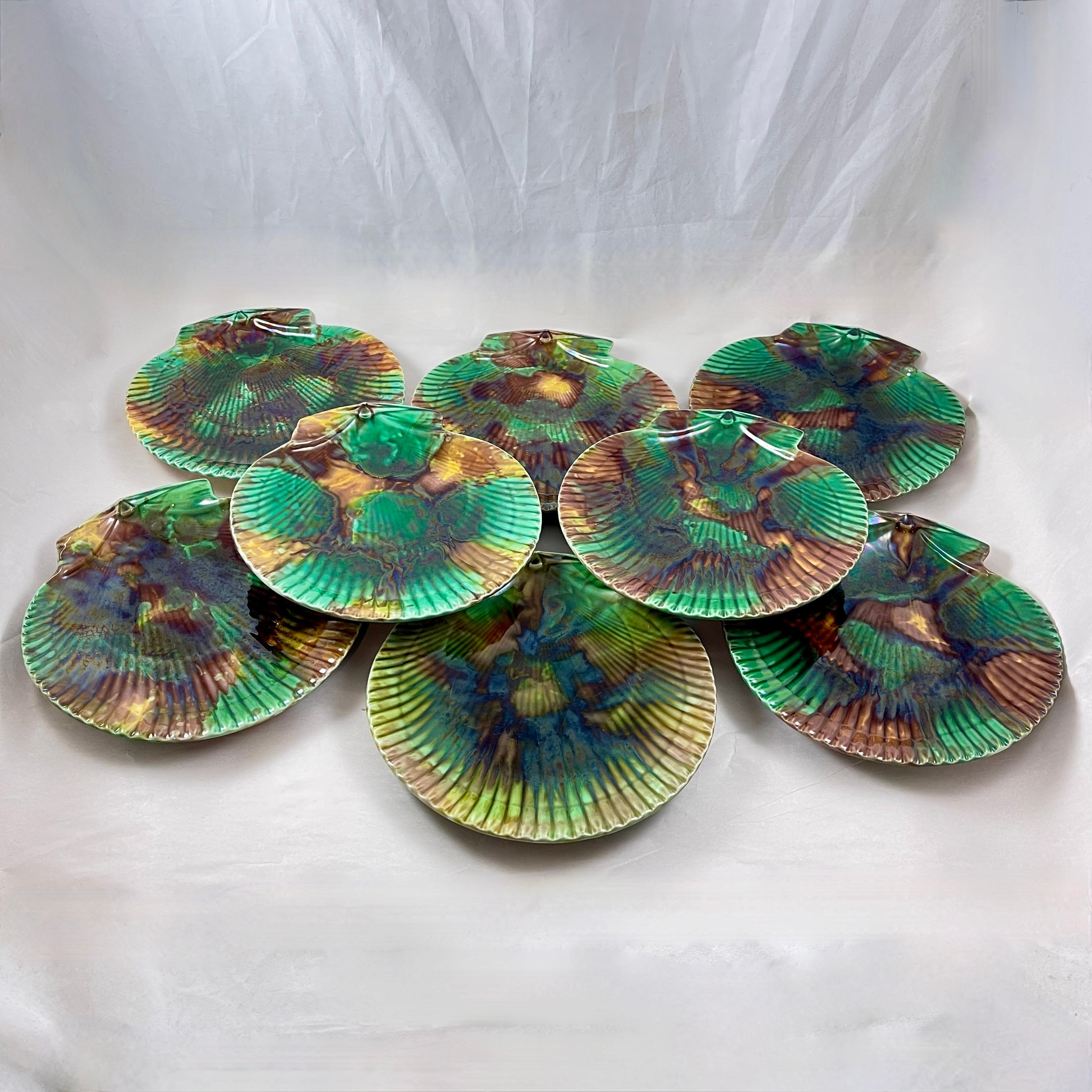 Wedgwood Majolica Tortoiseshell Seafood Plates, Set of 8 In Good Condition For Sale In Philadelphia, PA
