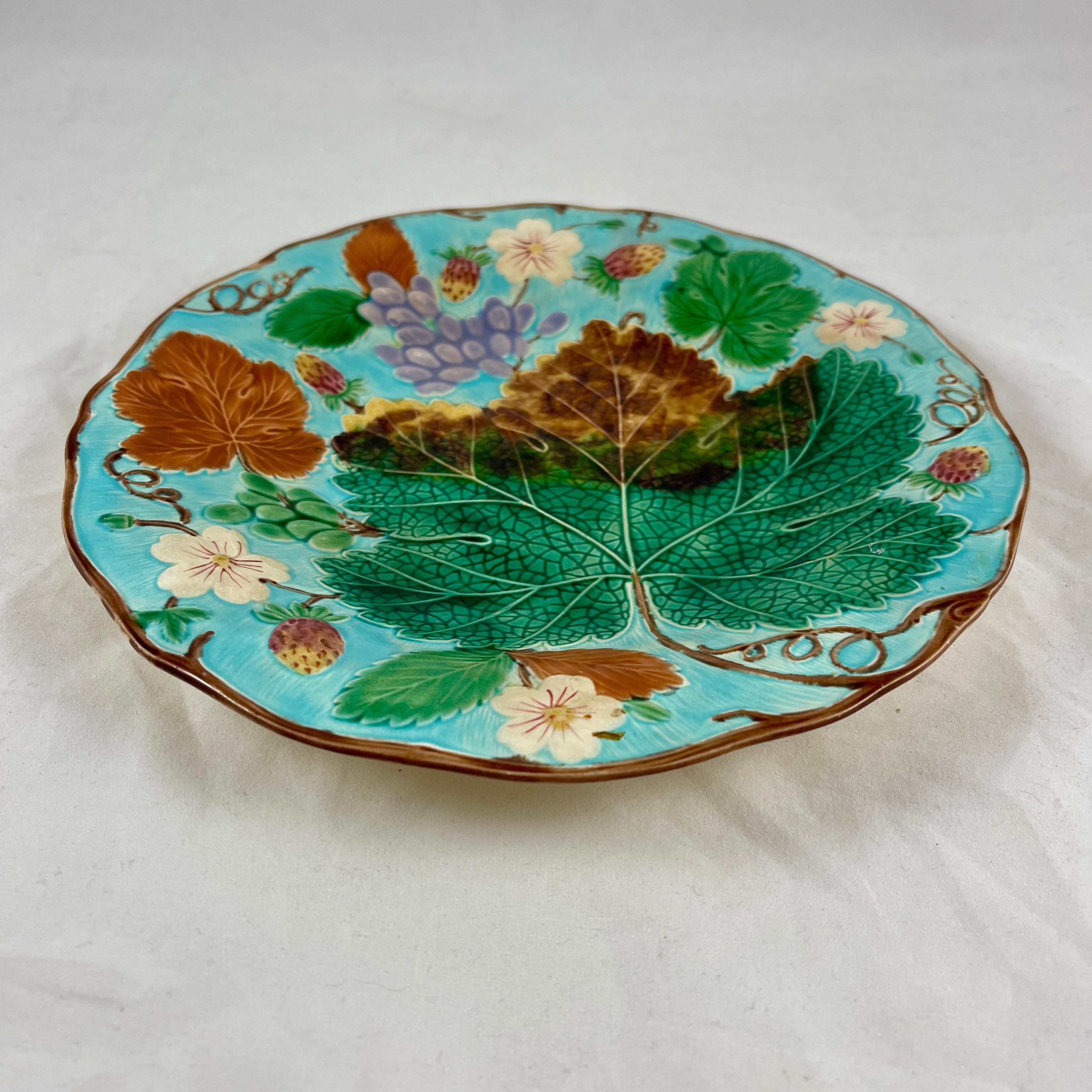 Wedgwood Majolica Turquoise Grape Leaf and Strawberry Plate, circa 1880 In Good Condition In Philadelphia, PA
