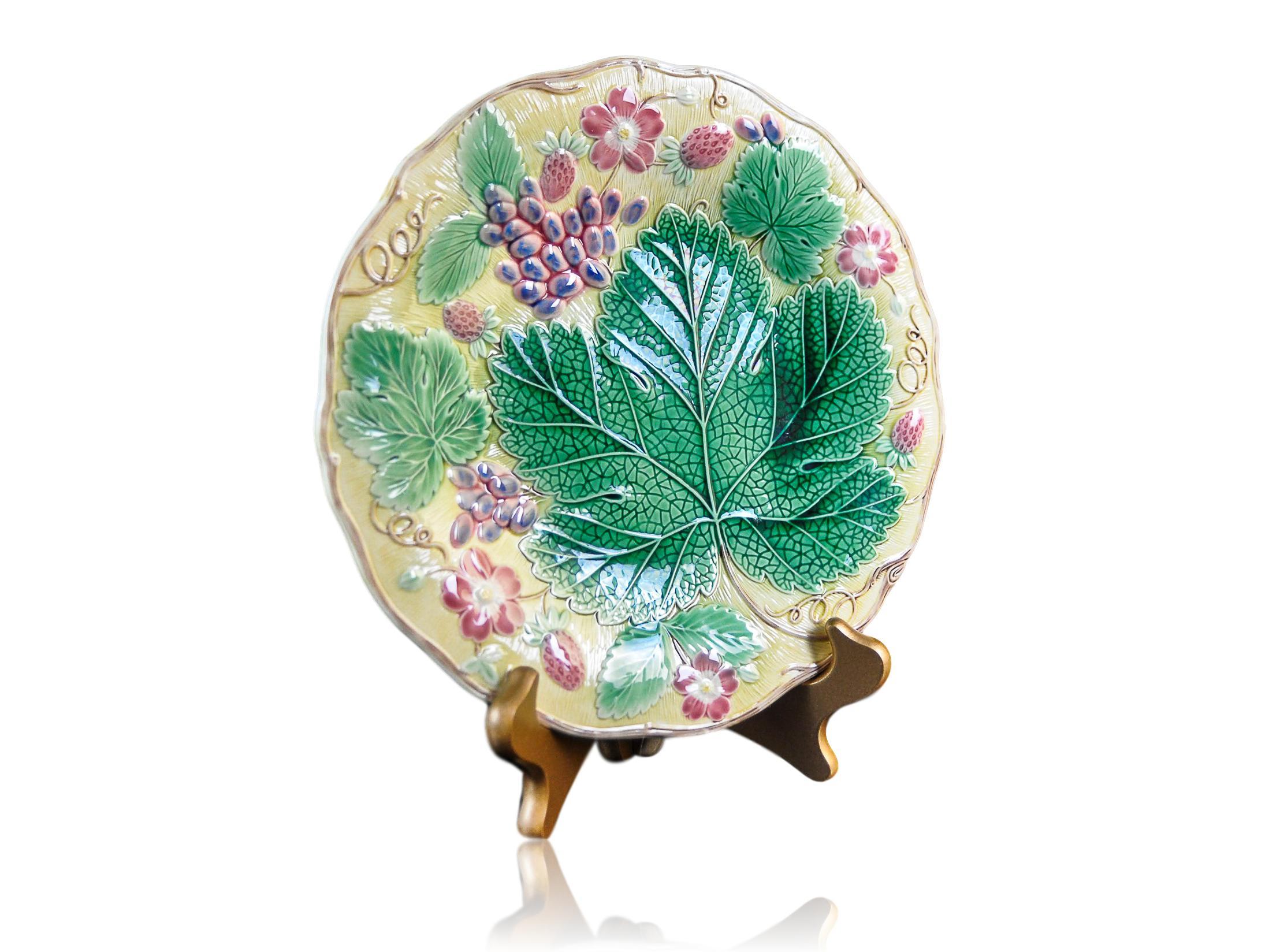 Belle Époque Wedgwood Majolica 'Vine & Strawberry' Plate, English, Dated 1929, Yellow Ground 