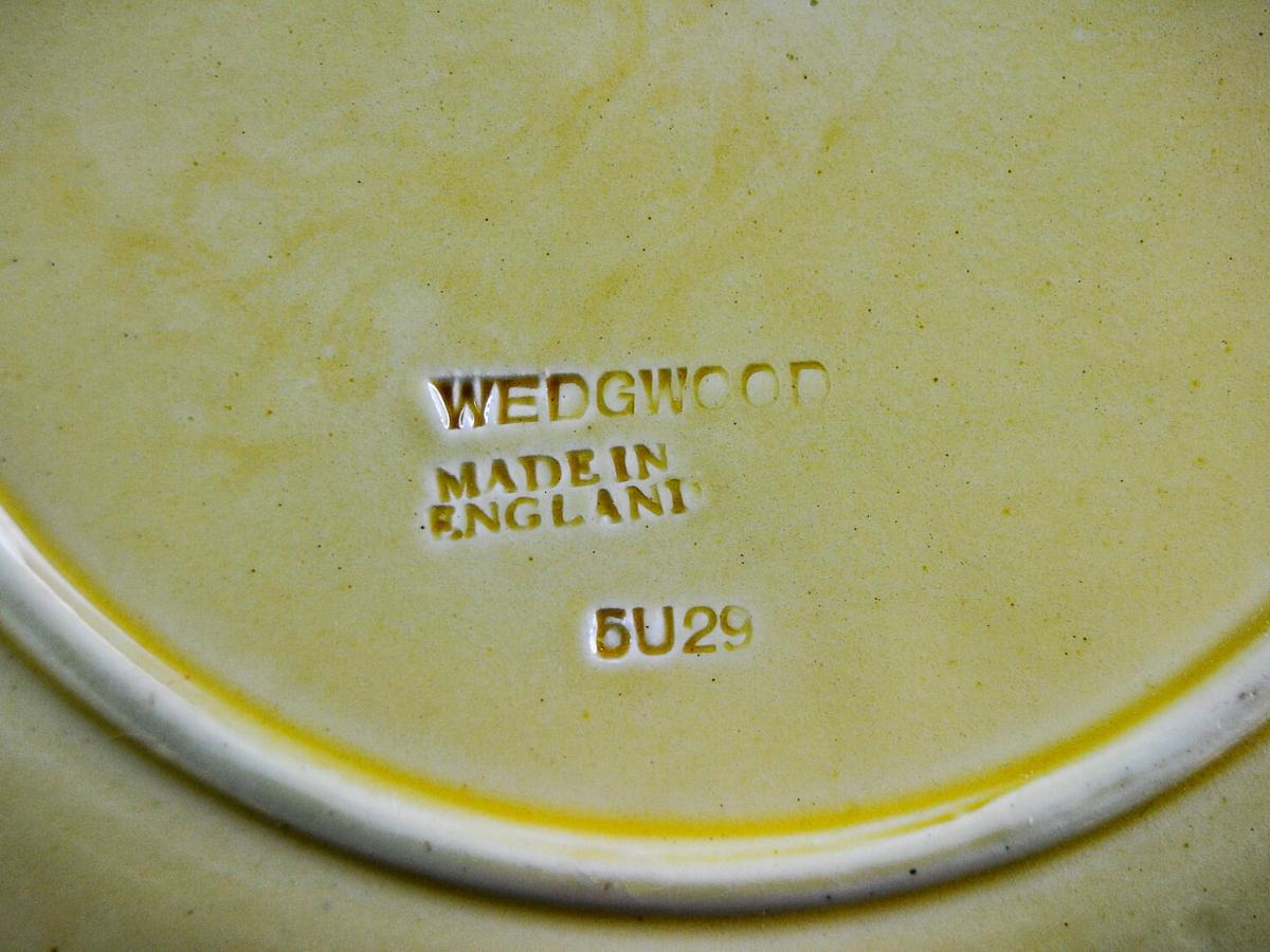 Molded Wedgwood Majolica 'Vine & Strawberry' Plate, English, Dated 1929, Yellow Ground