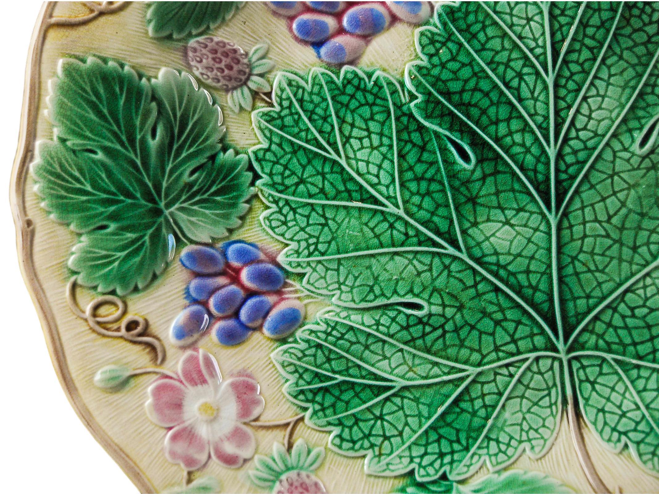 Wedgwood Majolica 'Vine & Strawberry' Plate, English, Dated 1929, Yellow Ground 3