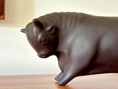 Toro in basalto nero opaco Wedgwood "Taurus" di Arnold Machin