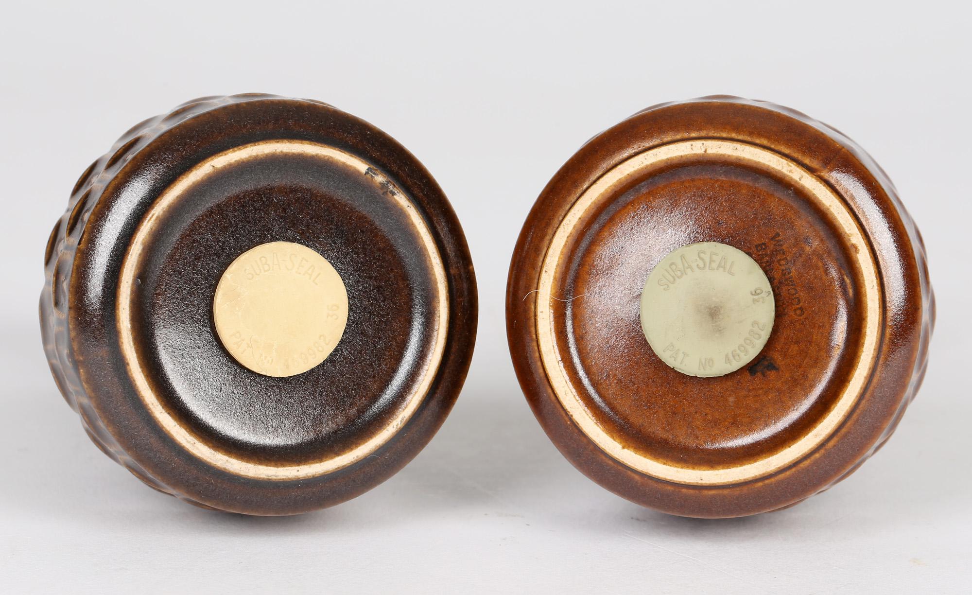 Milieu du XXe siècle Ensemble de brochettes Wedgwood en poterie au design cambré du milieu du siècle dernier en vente