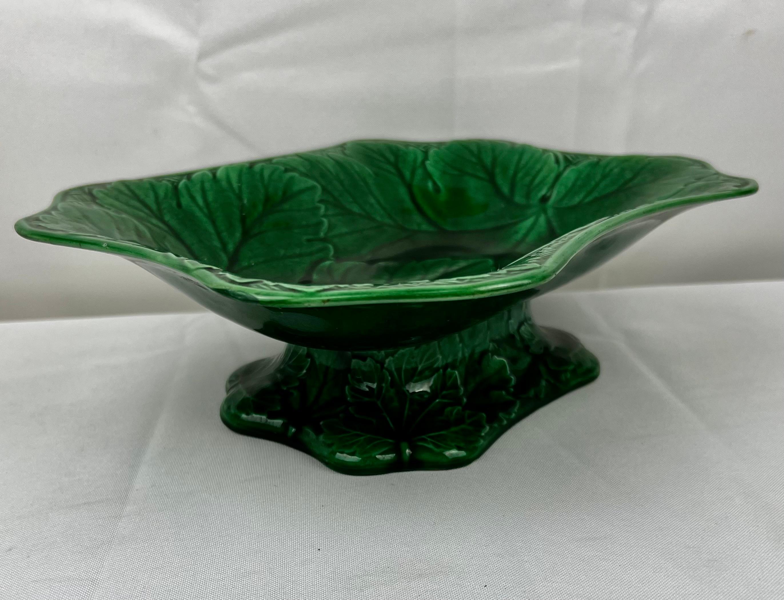 Wedgwood Majolica Ming Green Leaf Motif Footed Serving Dish  For Sale 4