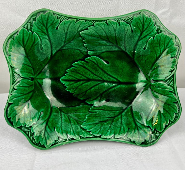 Wedgwood Ming Green Leaf Motif Footed Serving Dish For Sale at 1stDibs