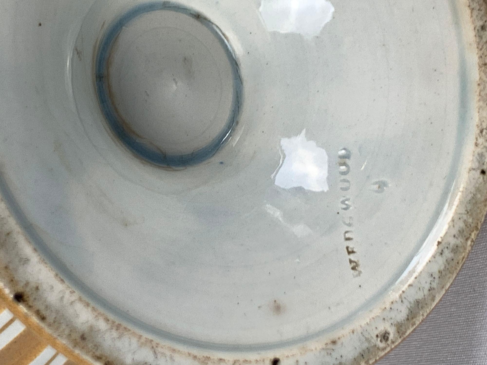 Wedgwood Slip Deko-Vase aus cremefarbenem Geschirr, hergestellt in England um 1810 im Angebot 1