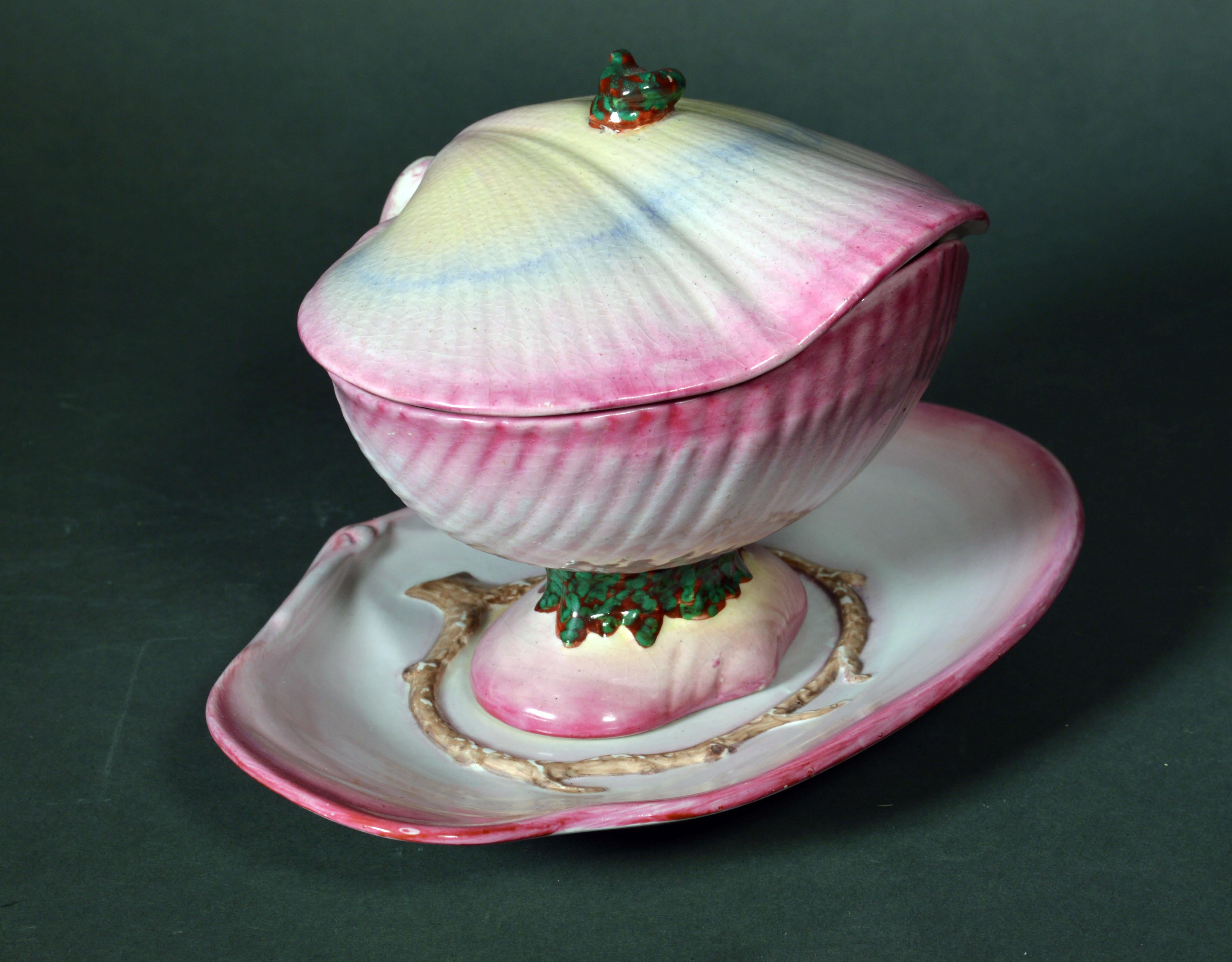 Georgian Wedgwood Nautilus Pearlware Sauce Tureen, Cover & Stand in the Form of a Shell