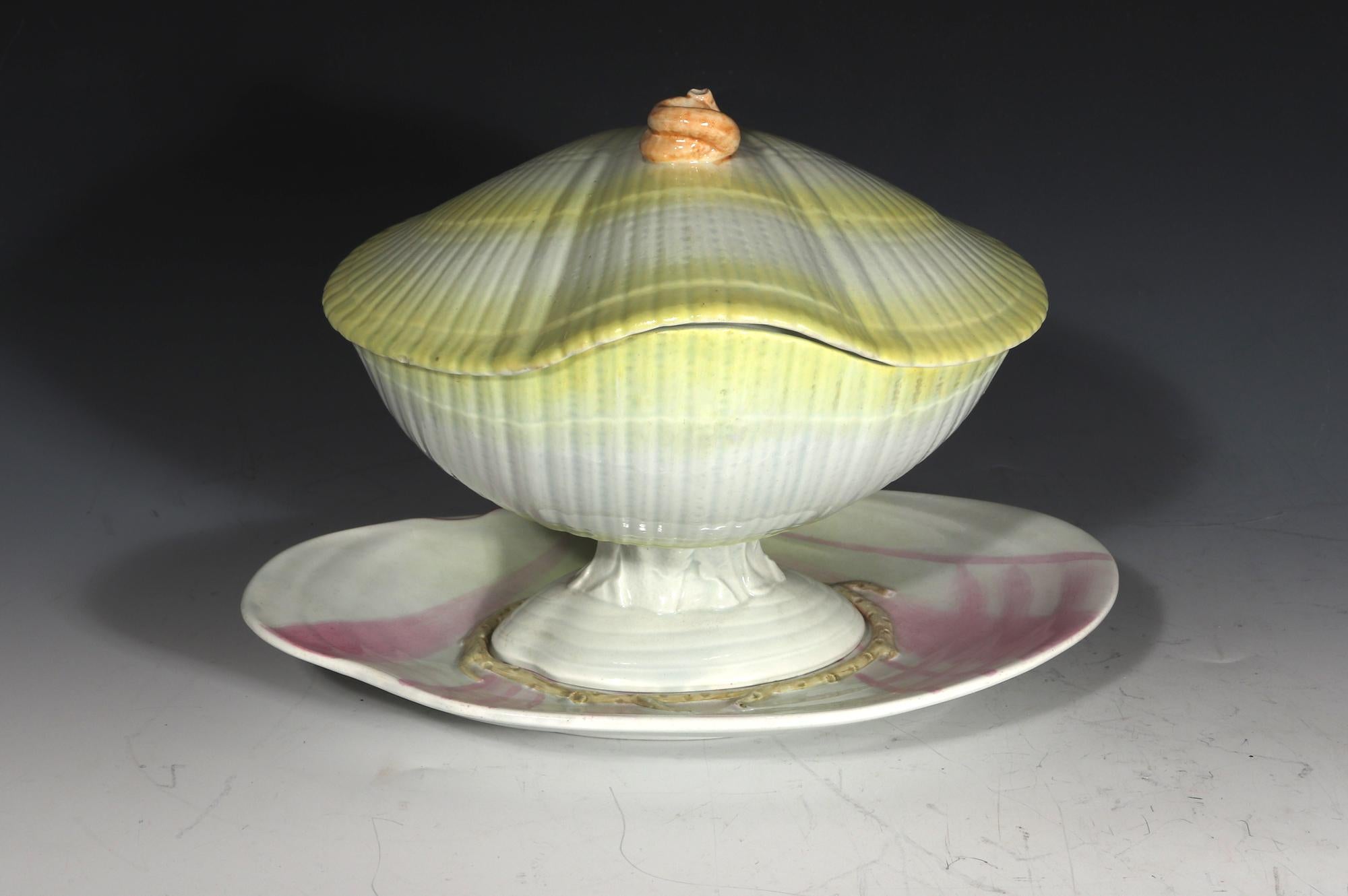 Wedgwood Amarillo Cerámica Nautilus Concha de Mar Sopera, Tapa y Soporte en Bueno estado para la venta en Downingtown, PA