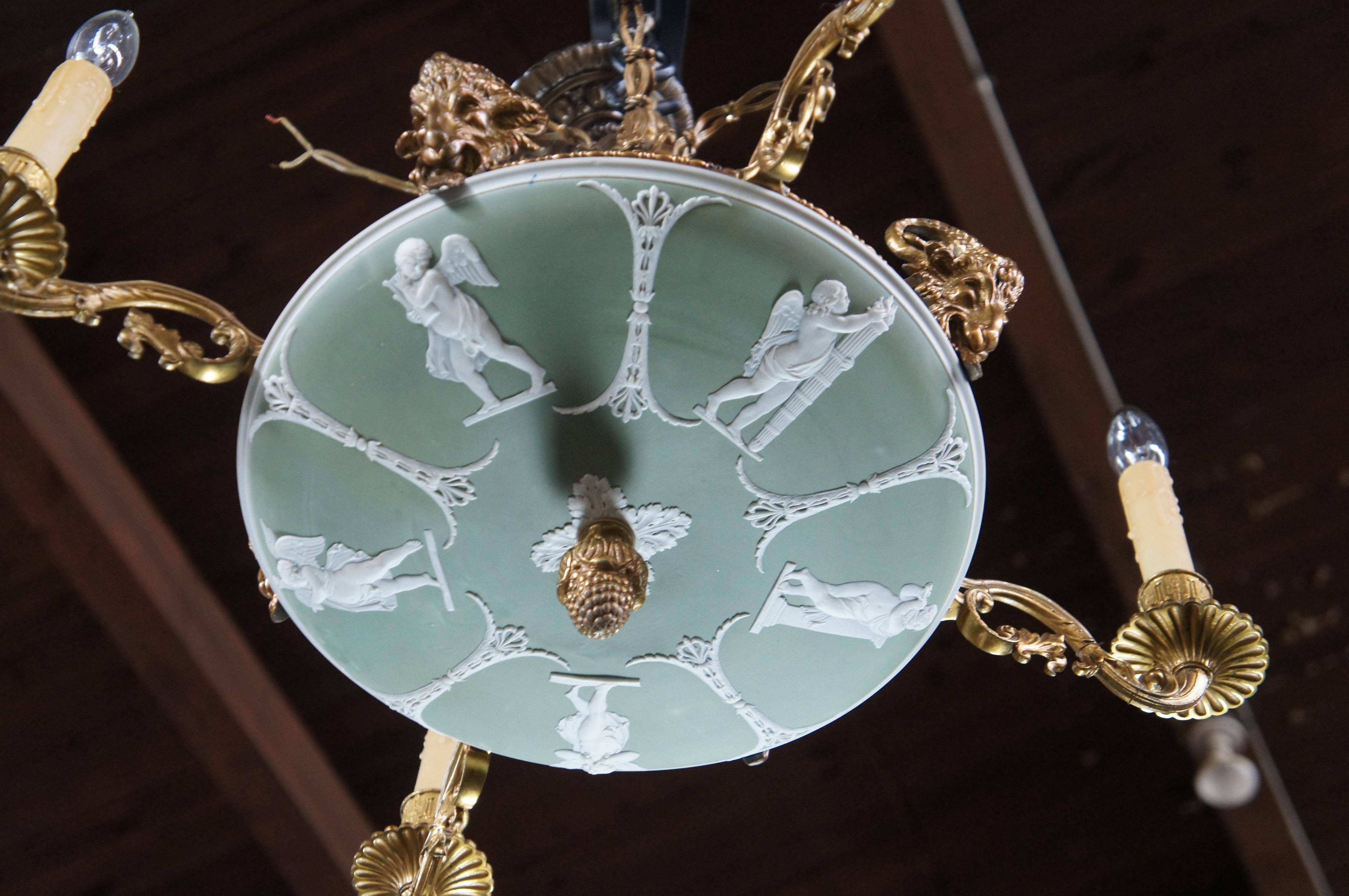 Wedgwood Neoclásico Verde Jasperware Camafeo Querubín Lámpara Colgante en Bueno estado para la venta en Dayton, OH