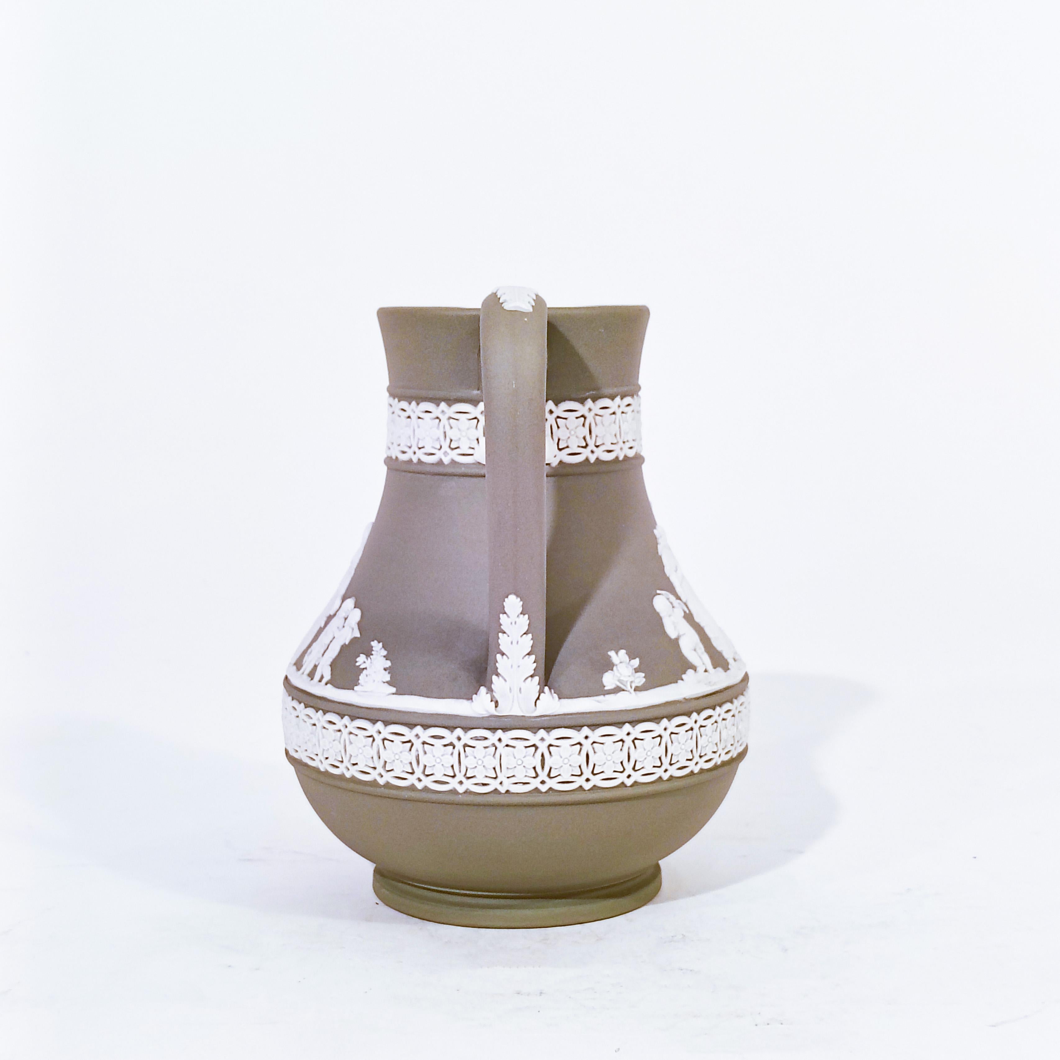 Wedgwood. Neoclassical Revival style ceramic vase, England, 1960s In Excellent Condition For Sale In SANT ADRIÀ DE BESÒS, ES