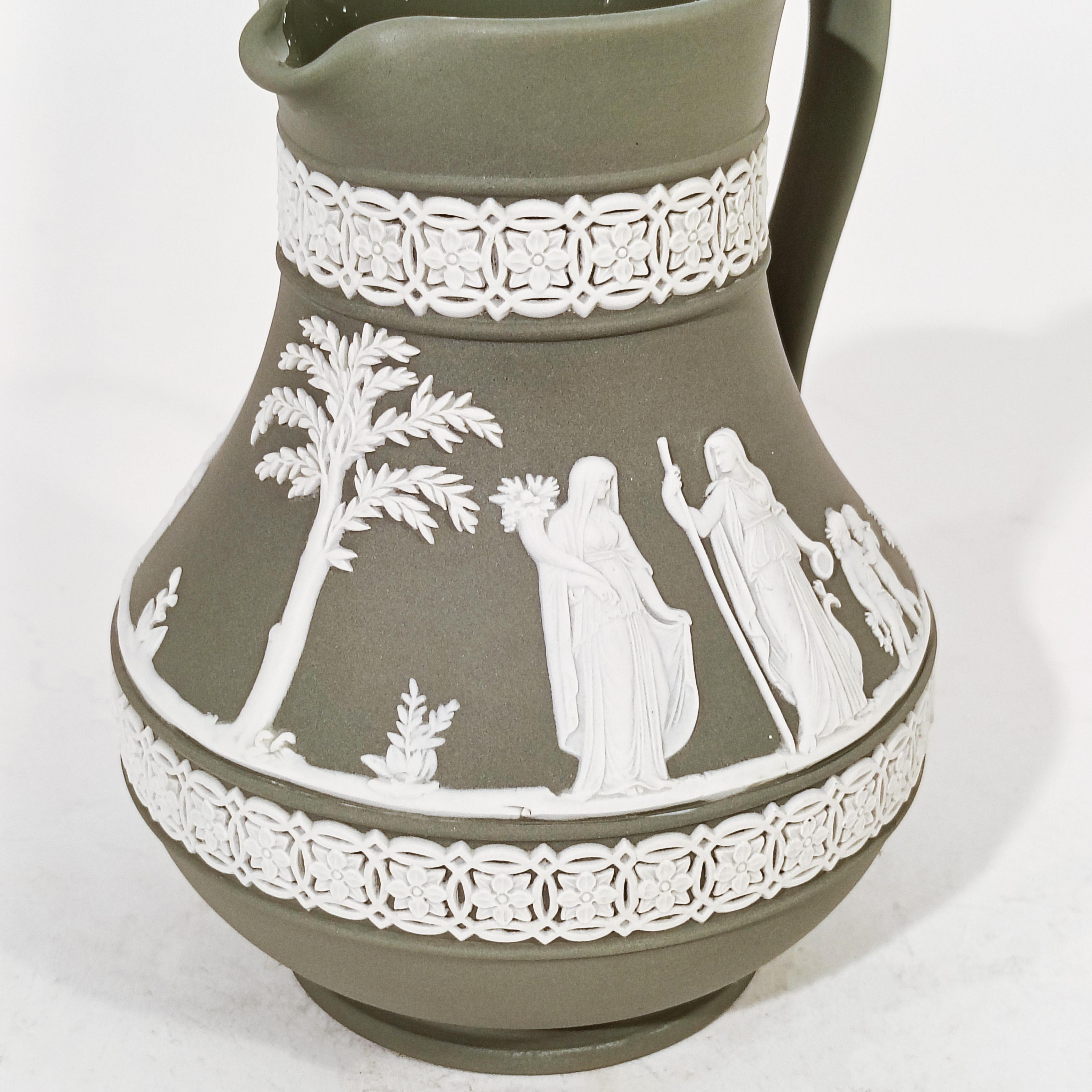 Ceramic Wedgwood. Neoclassical Revival style ceramic vase, England, 1960s For Sale