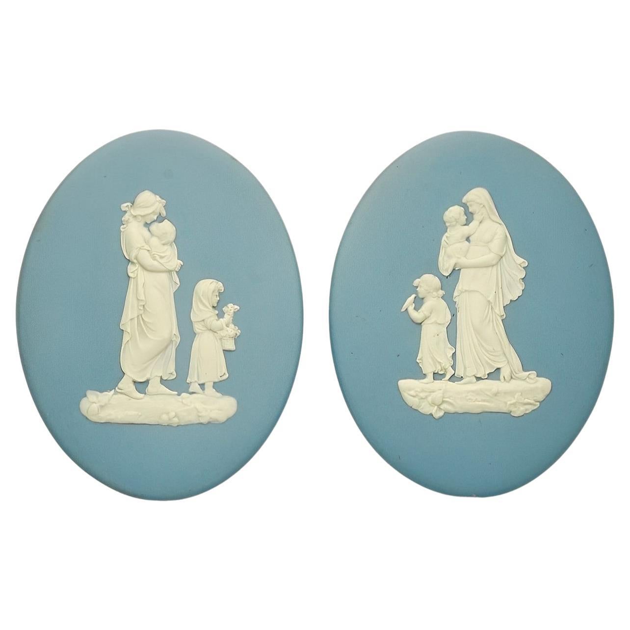 Paire de plaques de prière Wedgwood en jaspe bleu et blanc des années 1960