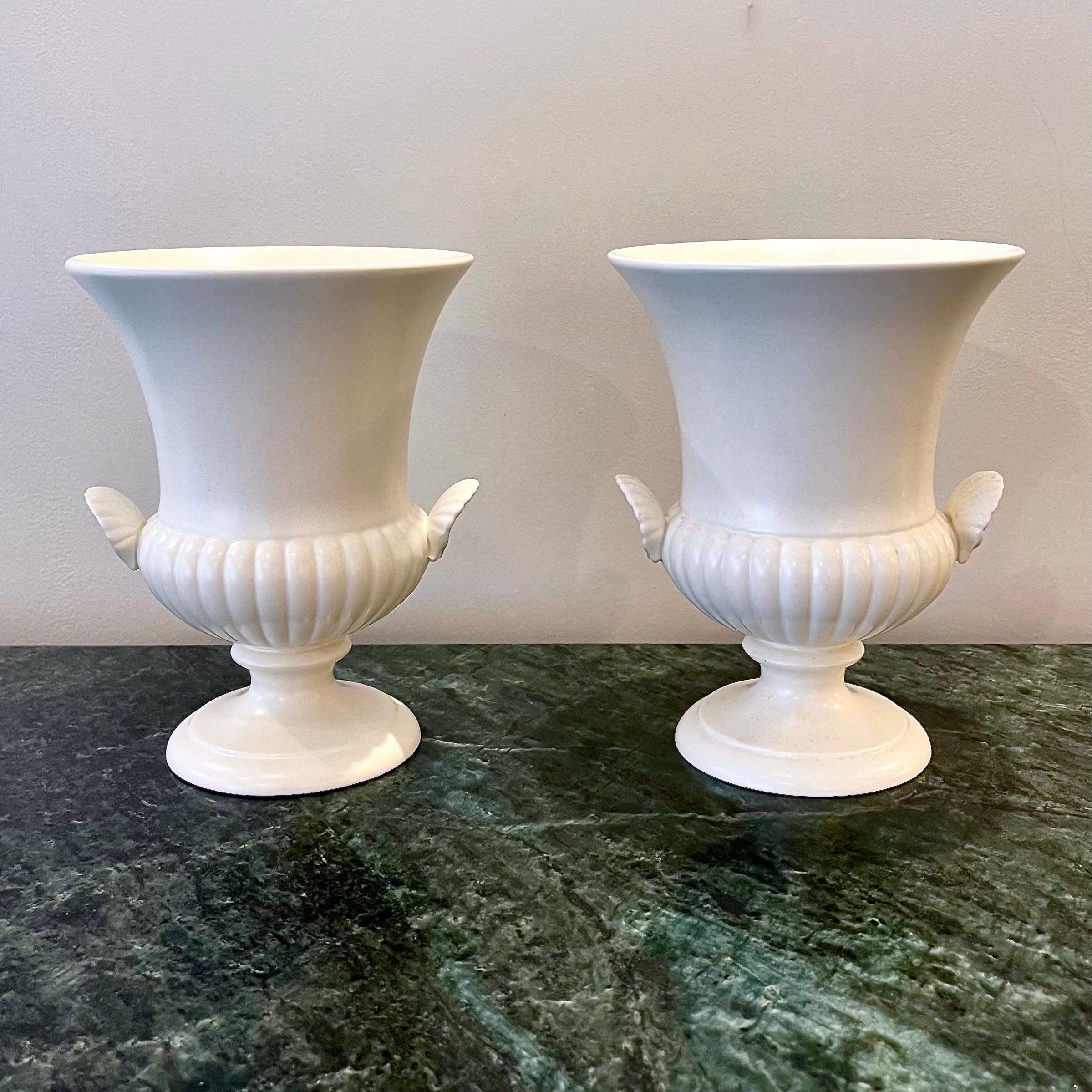 Wedgwood Pair of Pedestal Medici form Shell Twin Handled Urn Vases In Good Condition For Sale In London, GB