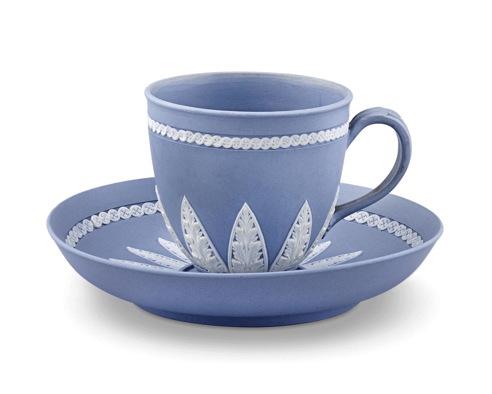 Wedgwood Pale Blue Jasperware Kaffeetasse und Untertasse (Neoklassisch) im Angebot