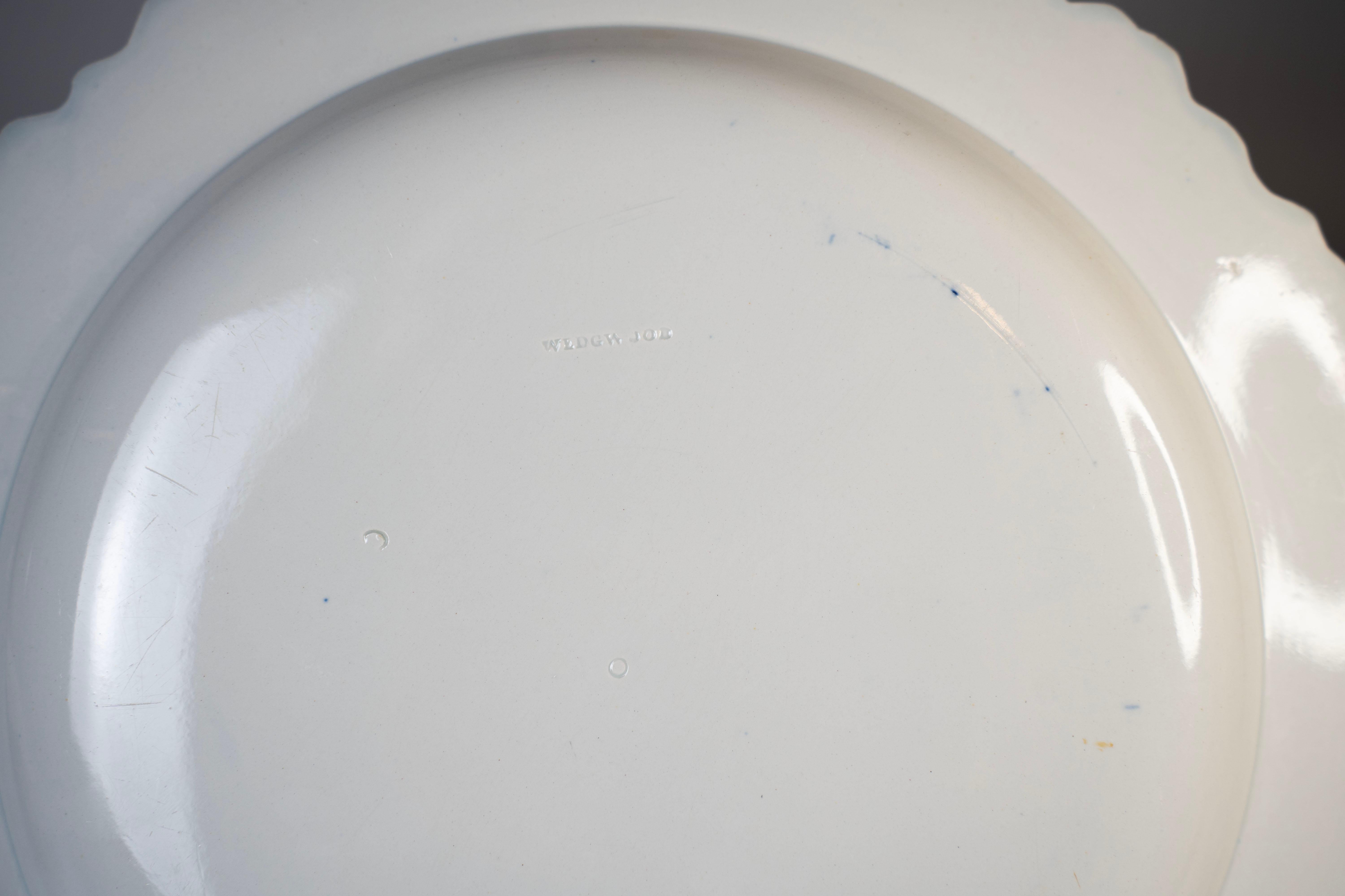 WEDGWOOD PEARLWARE BLUE AND WHITE FEATHER EDGE PLATES (10) .Circa 1785, Inglaterra Pintado a mano en venta