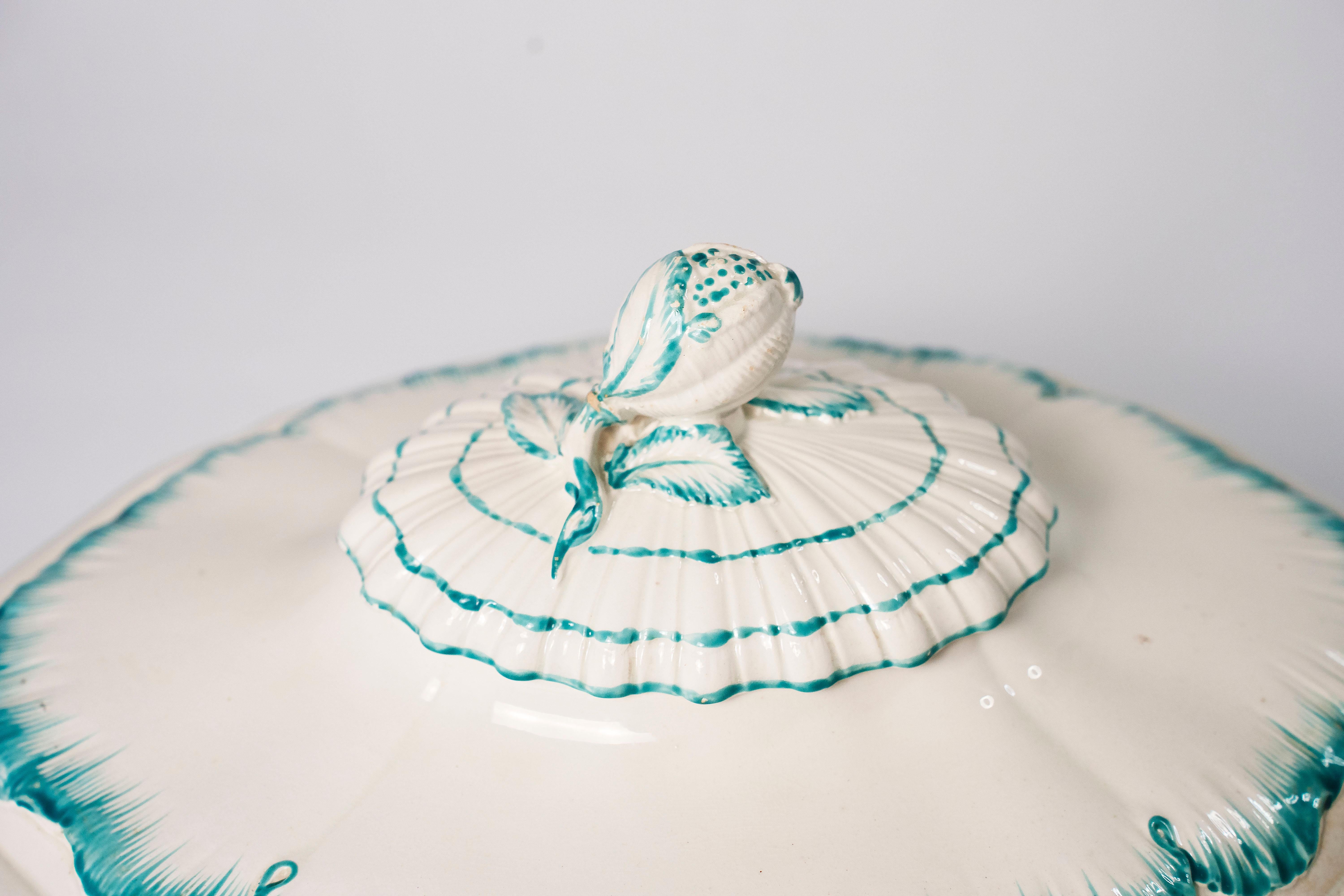 Sopera Wedgwood pintada en verde y blanco con tapa, circa 1800, Inglaterra Pintado a mano en venta