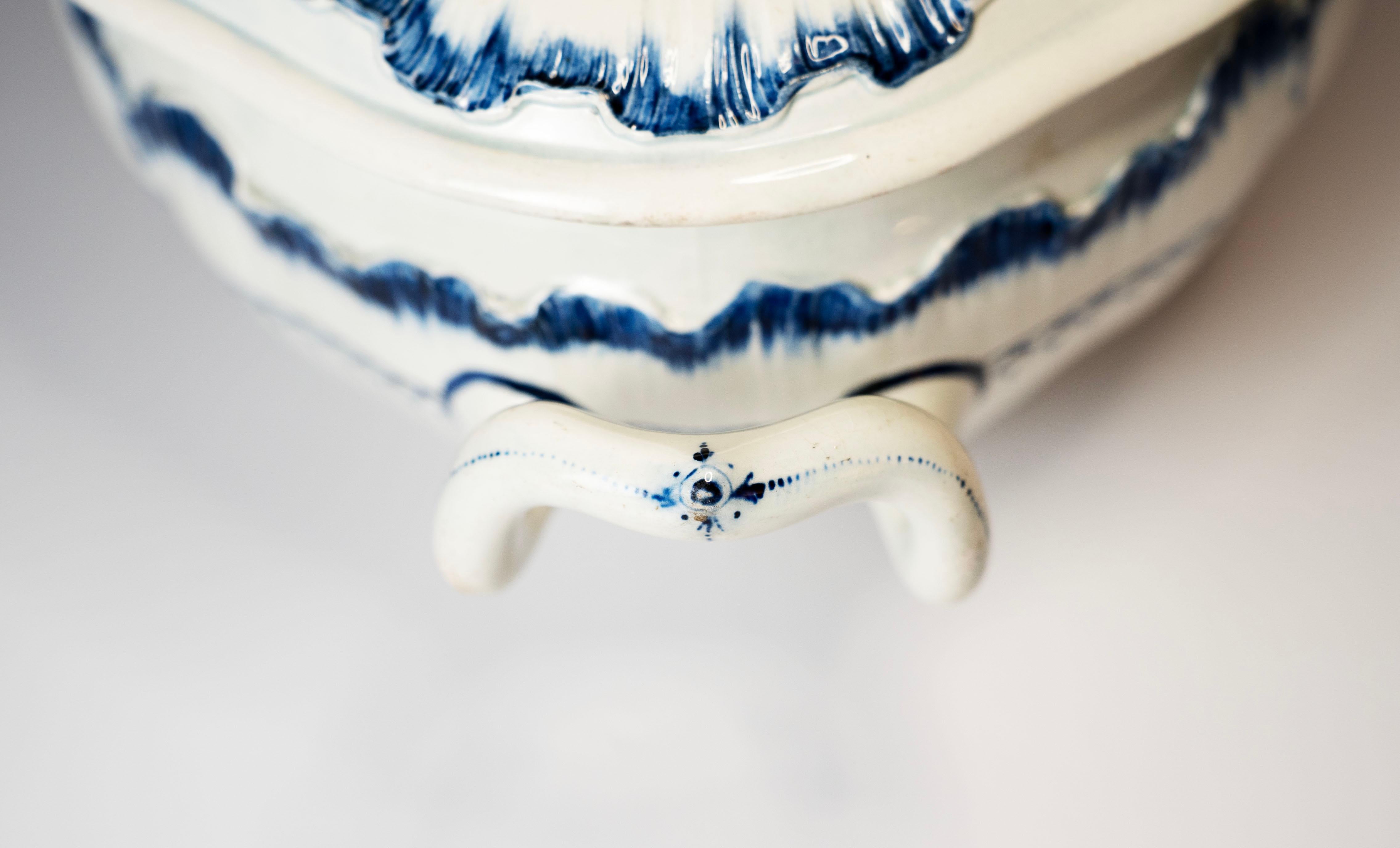 Wedgwood Pearlware Lg. Sopera azul y blanca con tapa, circa 1780 Victoriano tardío en venta