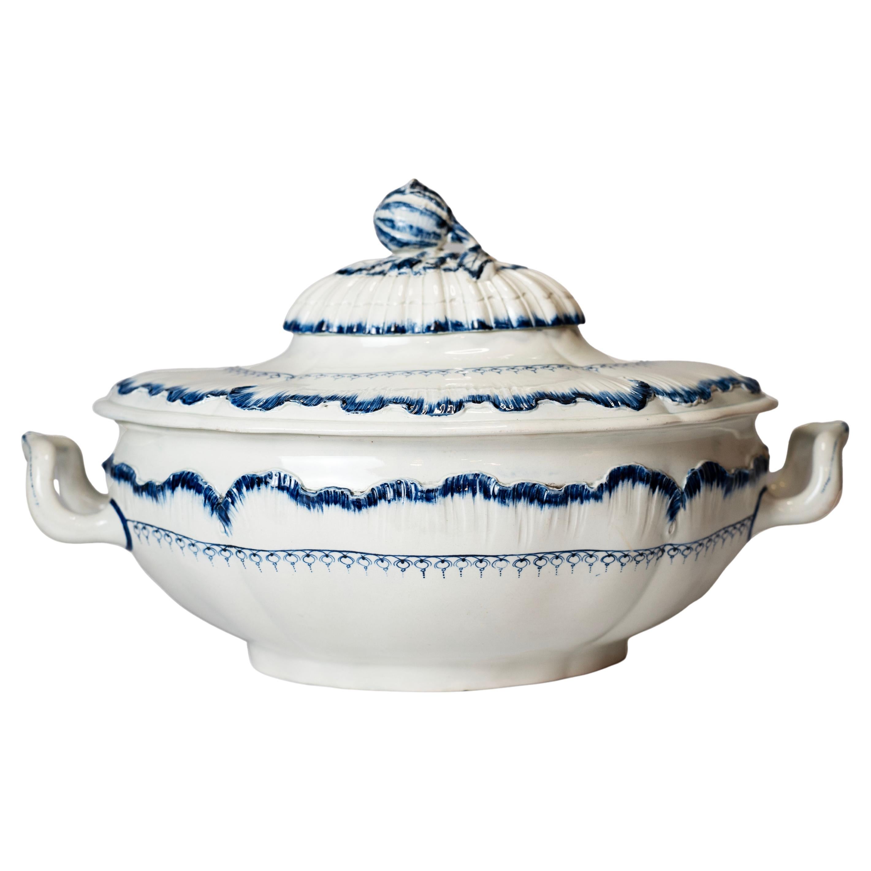 Wedgwood Pearlware Lg. Sopera azul y blanca con tapa, circa 1780 en venta