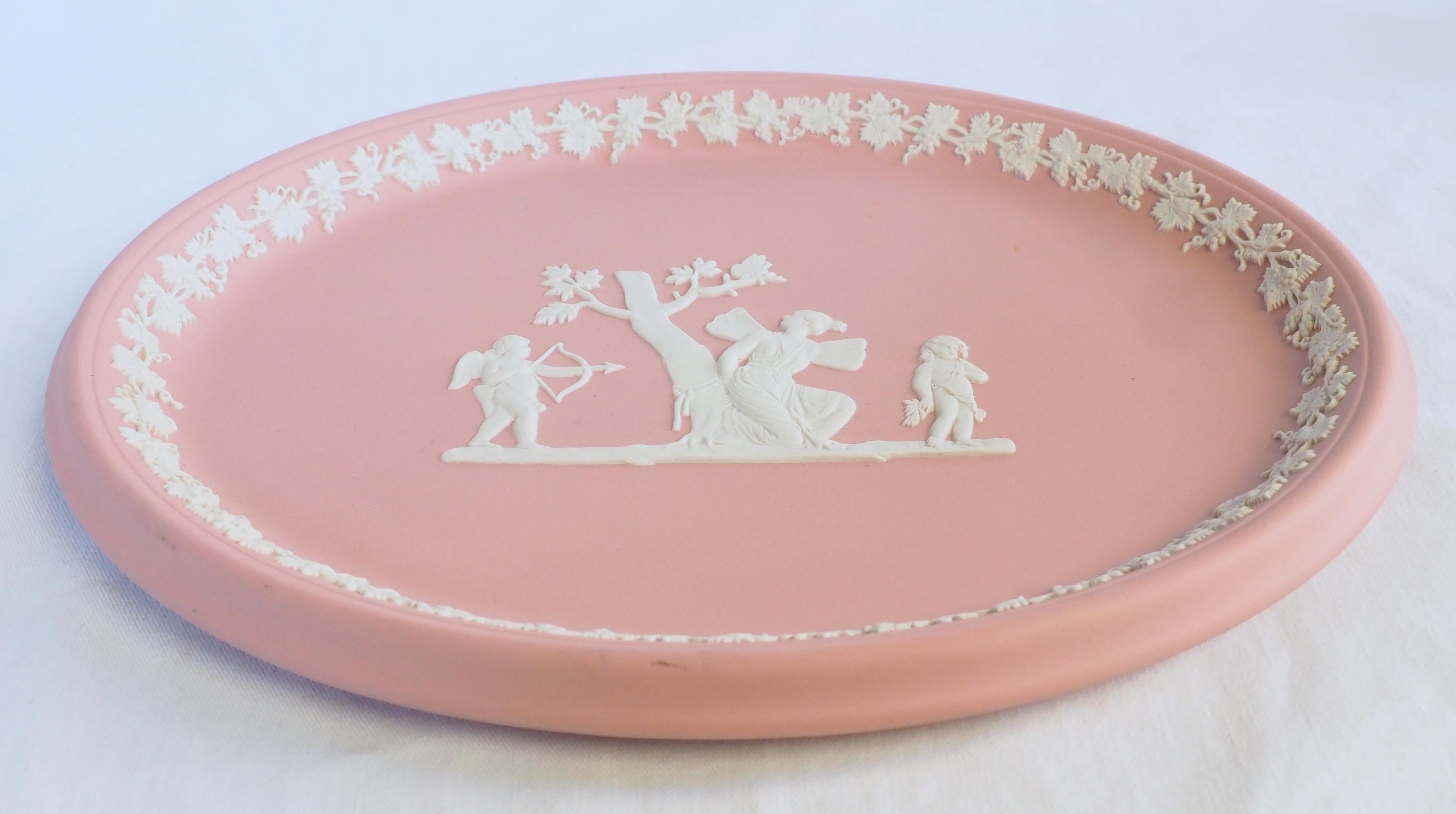 Wedgwood pink and white jasperware tray In Good Condition For Sale In GRENOBLE, FR