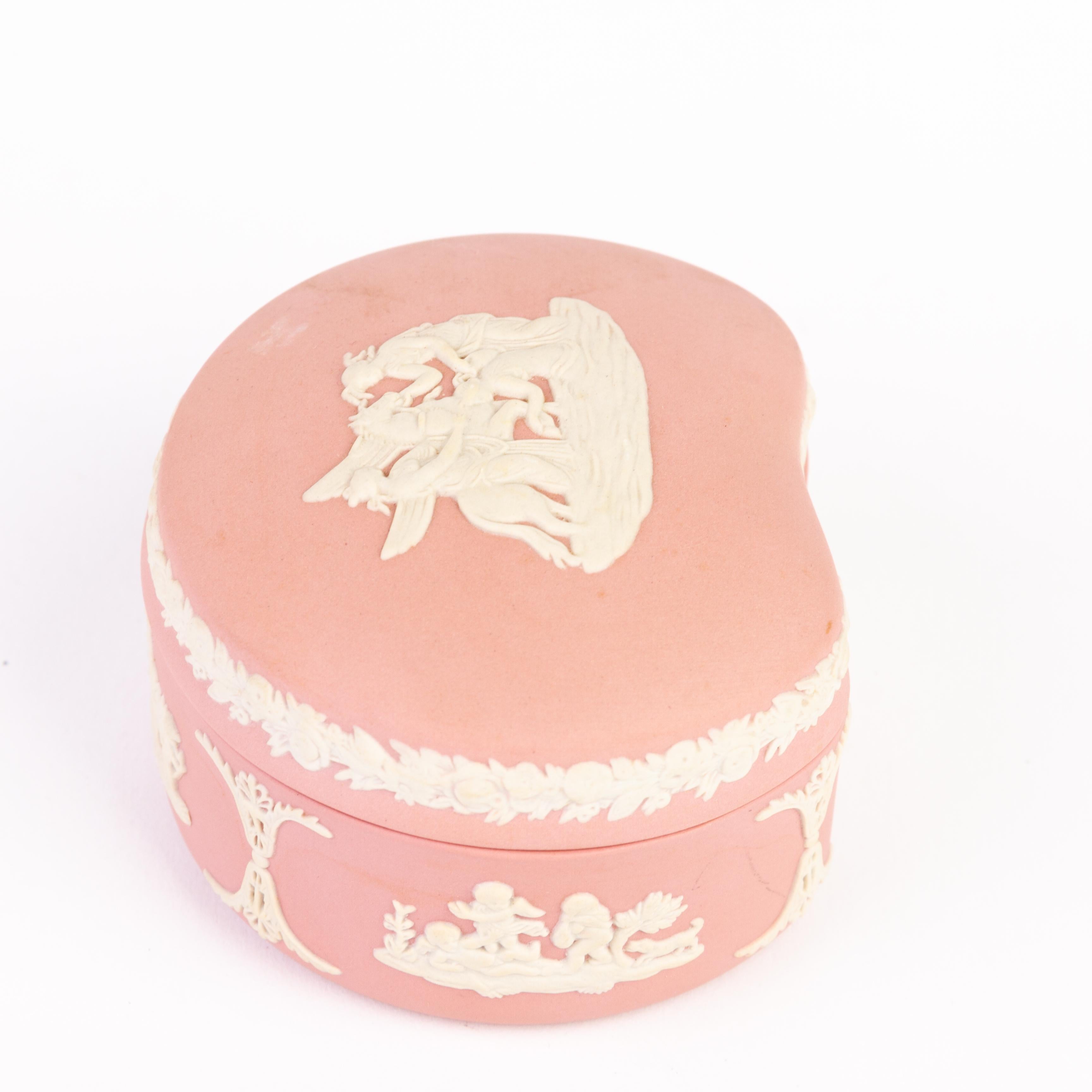 From a private collection.
Free international shipping
Wedgwood Pink Jasperware Neoclassical Trinket Box 