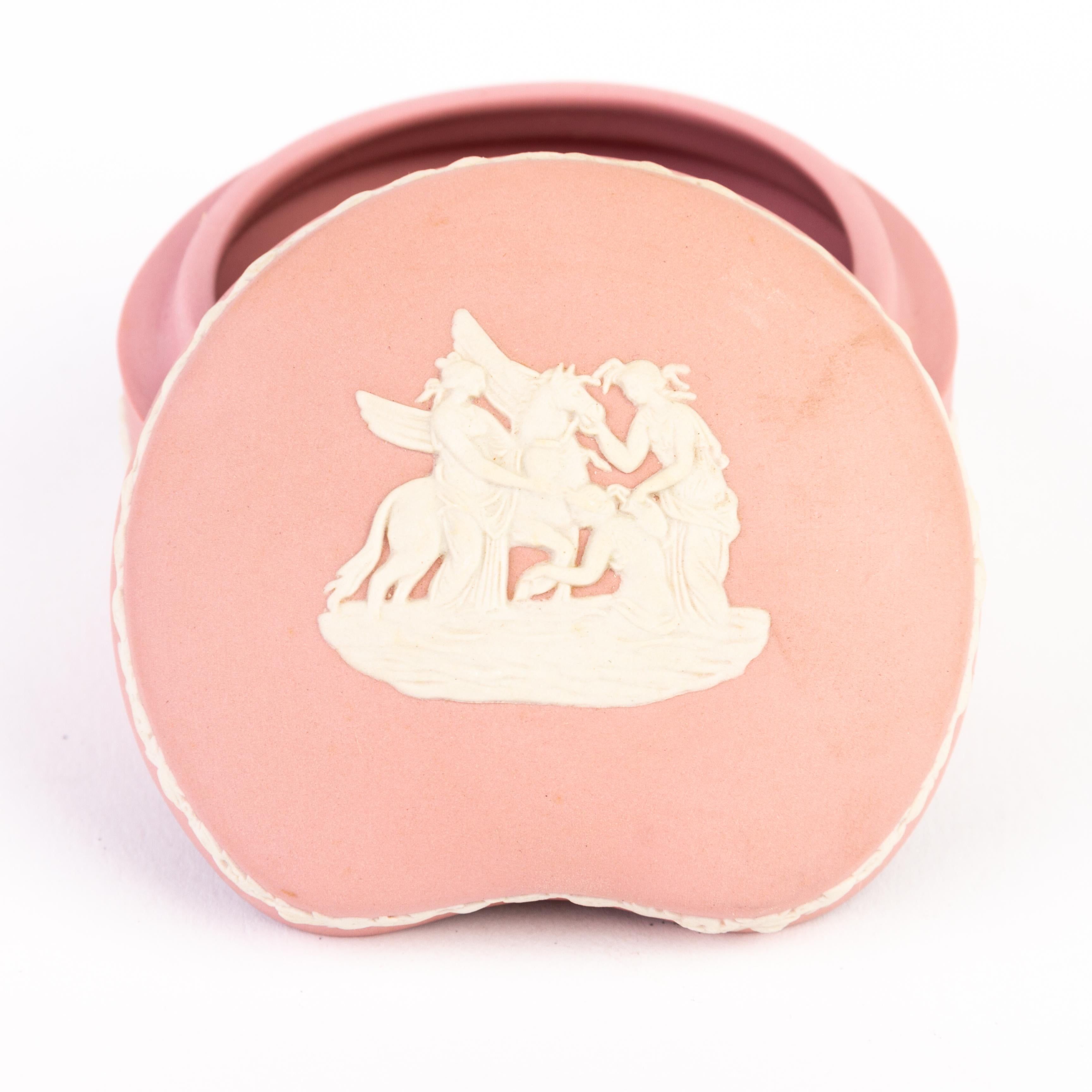 Wedgwood Pink Jasperware Neoclassical Trinket Box  In Good Condition For Sale In Nottingham, GB