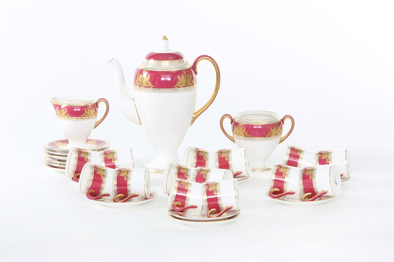 20th Century Wedgwood Porcelain Coffee Service for 14 People For Sale