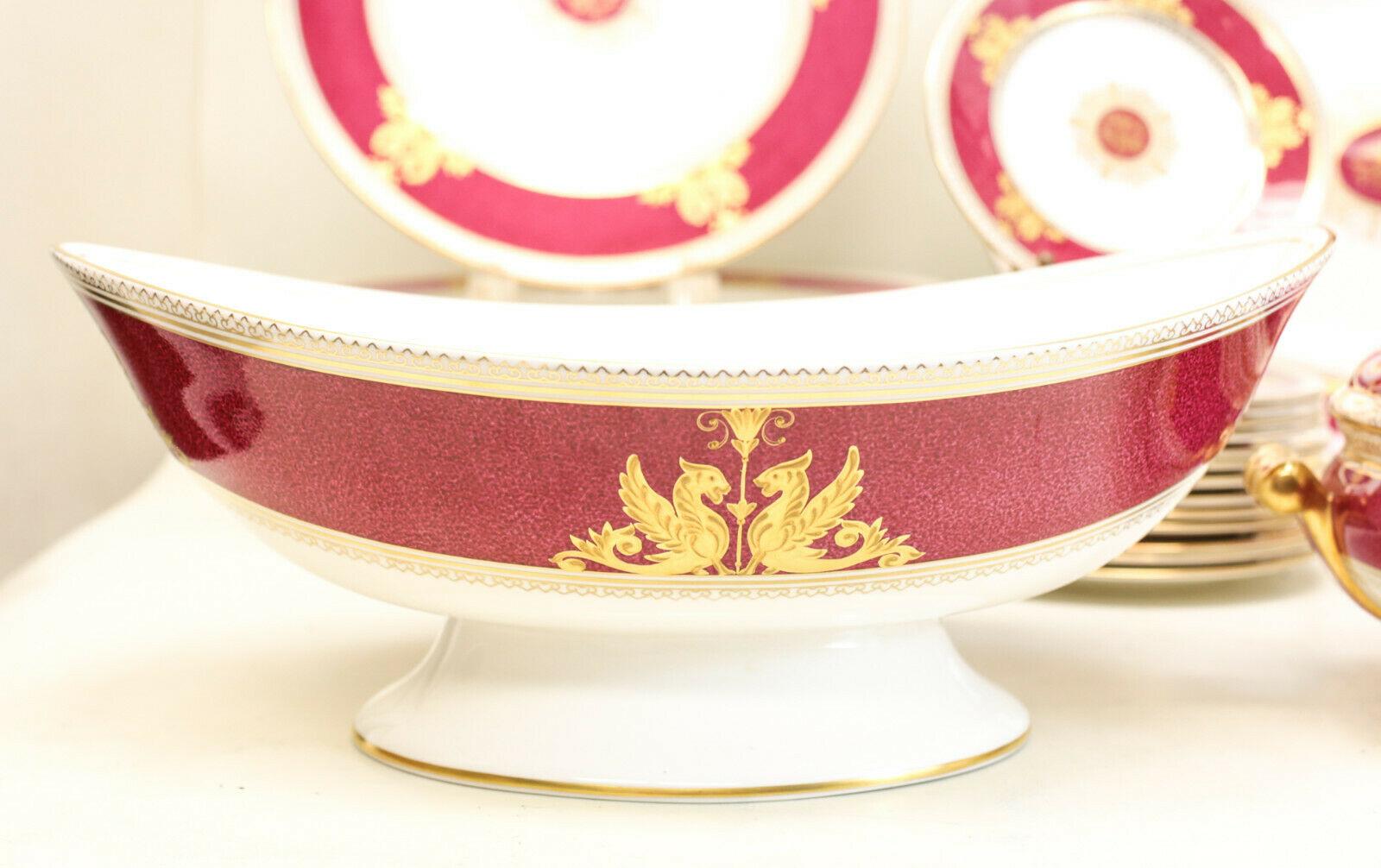 Wedgwood Porcelain Dinner Service for 12 in Columbia Powder Red For Sale 1