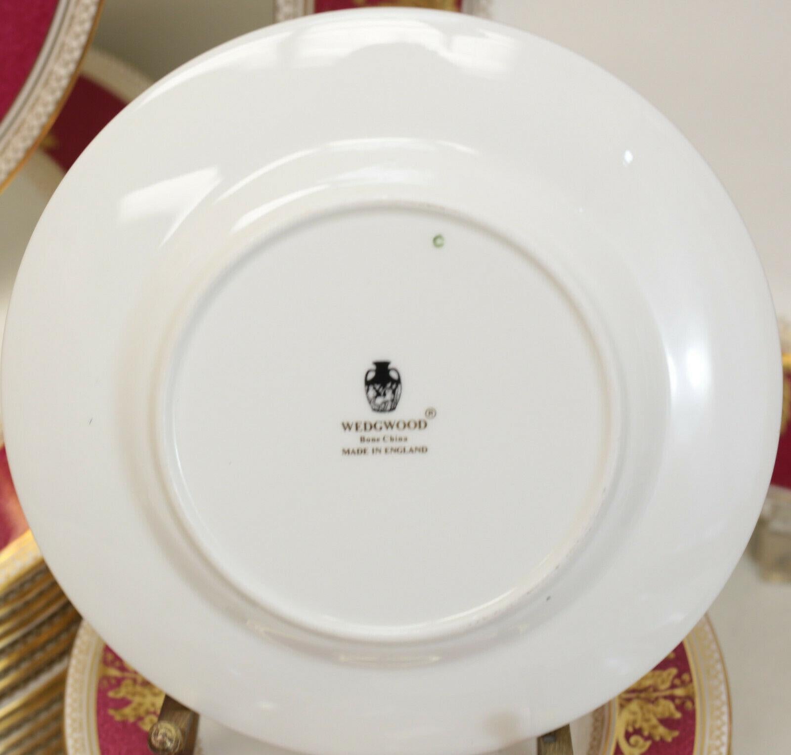 Wedgwood Porcelain Dinner Service for 12 in Columbia Powder Red For Sale 2