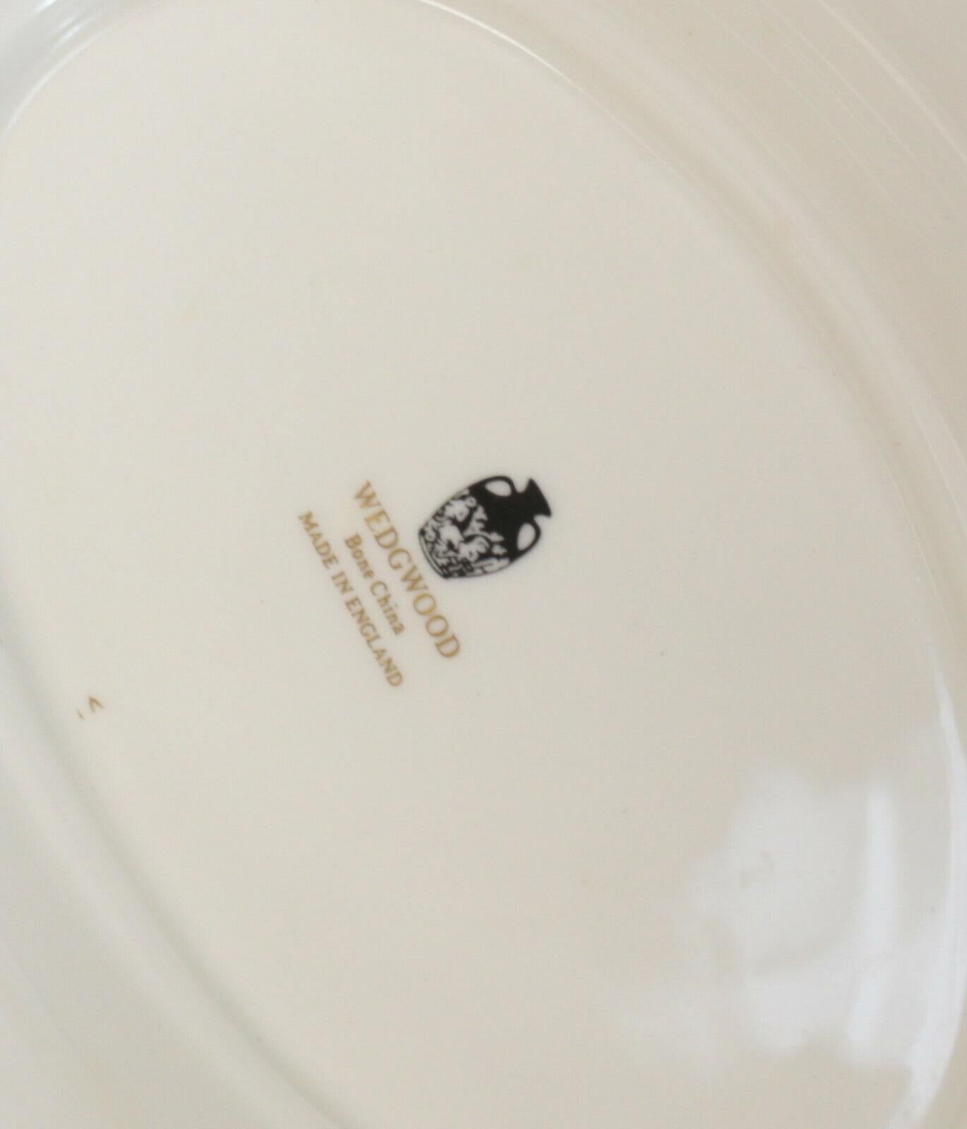 Wedgwood Porcelain Dinner Service for 12 in Columbia Powder Red For Sale 3