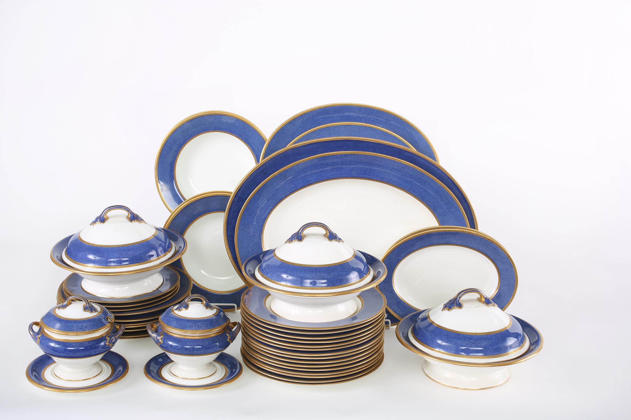Wedgwood  English Dinner Service For Twelve  / Serving Pieces For Sale 8