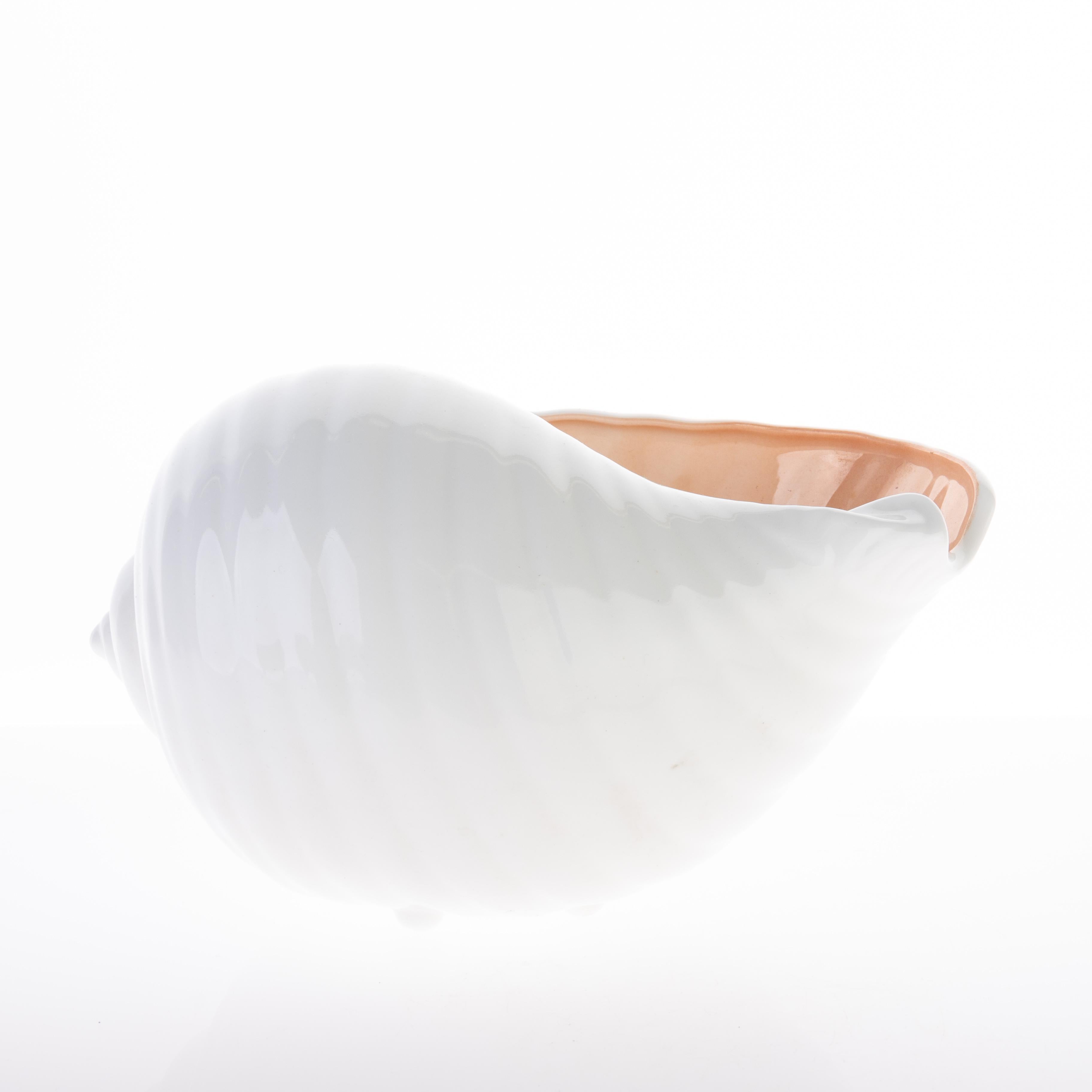 20th Century Wedgwood Porcelain Nautilus Shell Bowl Centrepiece Table Vase For Sale