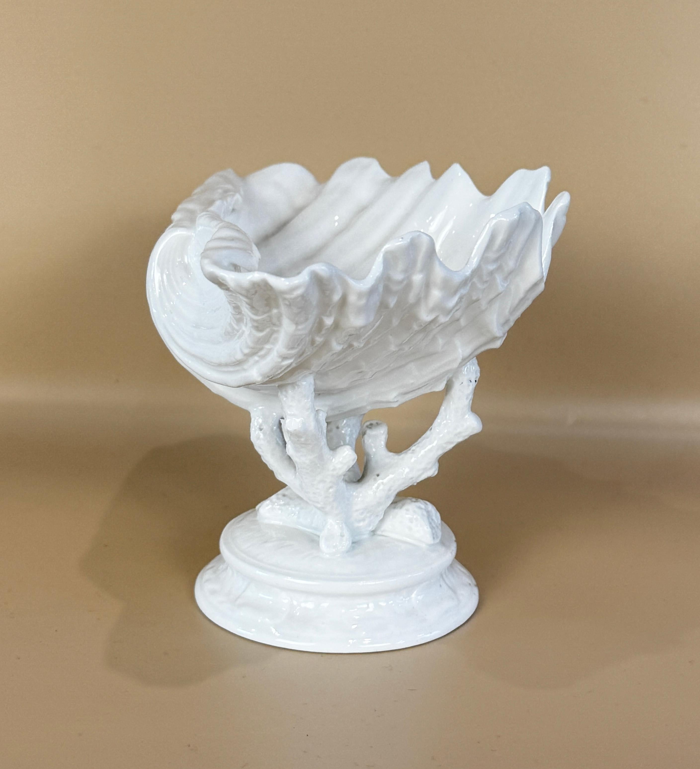 Wedgwood Porcelain Shell & Coral Decorative Bowl or Table Sculpture, Late 19th Century. This beautiful bowl is in the form of a naturalistic open shell, with wonderfully articulated ridges and a sculptural form. Raised on intertwined coral and a
