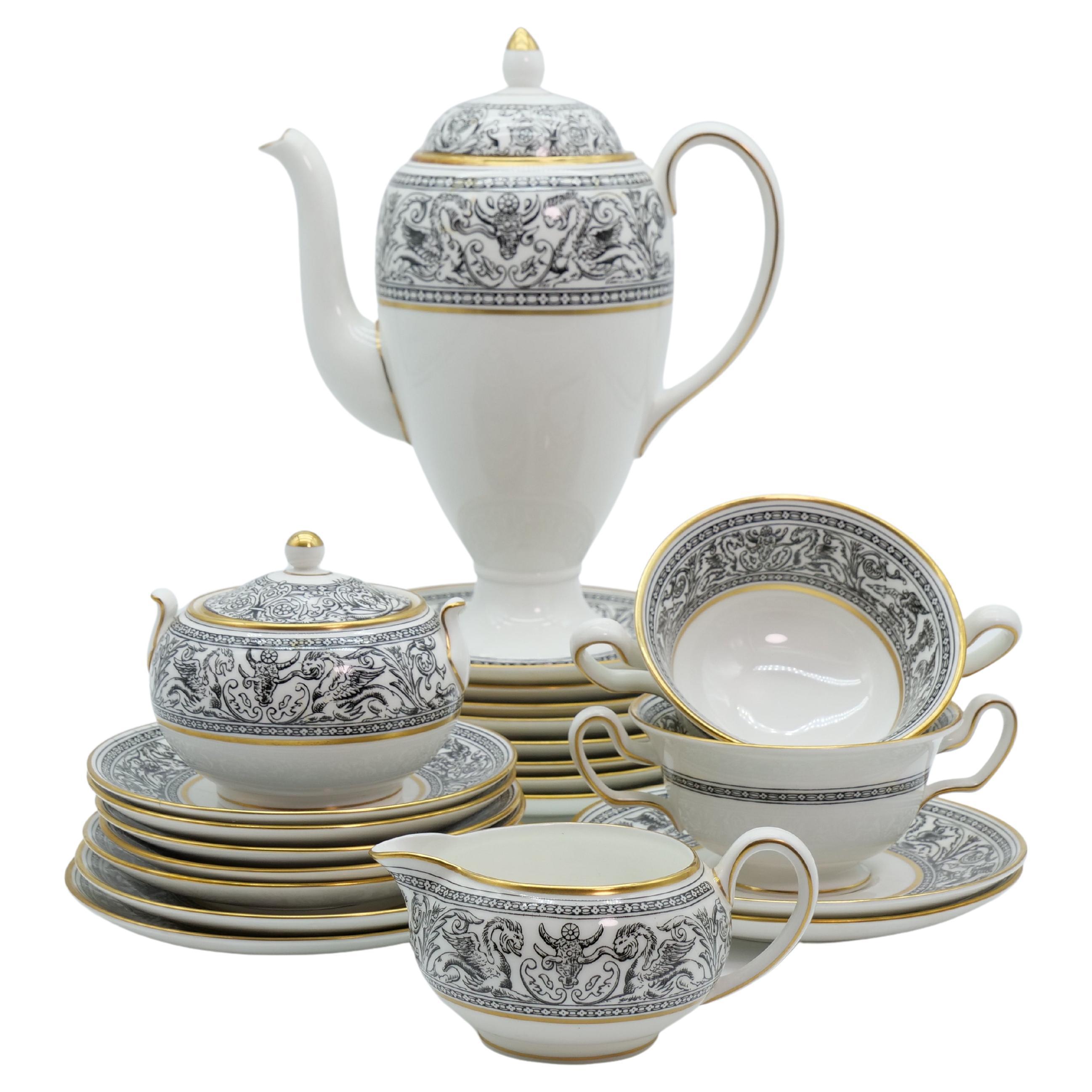 Anglais Service de vaisselle de table en porcelaine Wedgwood pour 12 personnes en vente