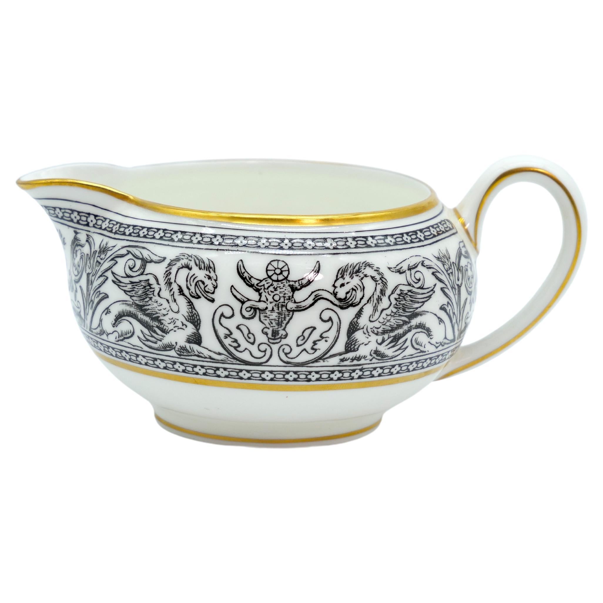 Wedgwood Porcelain Tableware Dinner Service For 12 People In Good Condition For Sale In Tarry Town, NY