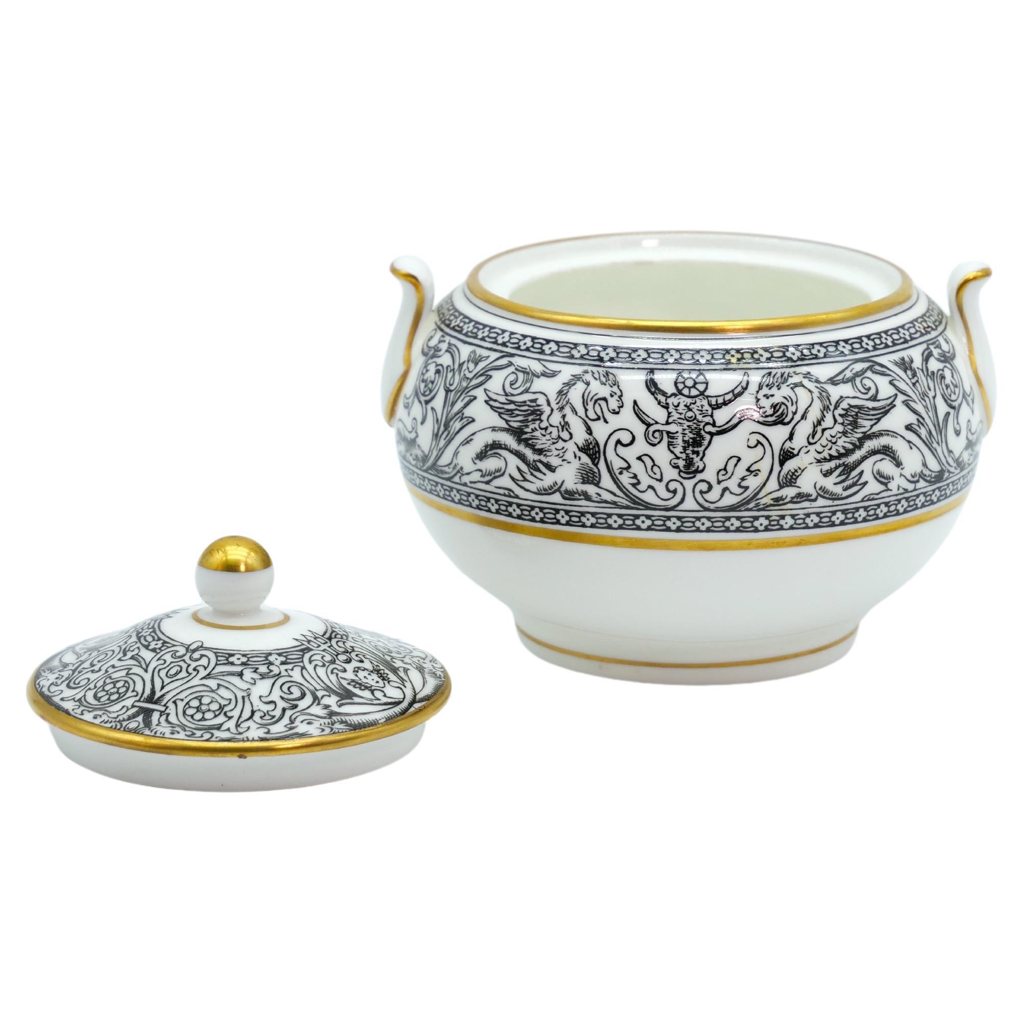 Mid-20th Century Wedgwood Porcelain Tableware Dinner Service For 12 People For Sale
