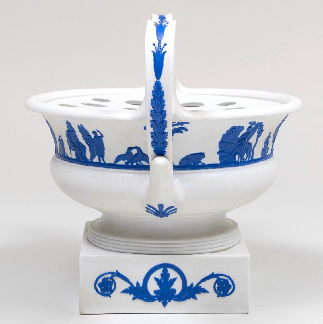 English Wedgwood Porcelain White / Blue Centerpiece Bough Pots / Vase For Sale
