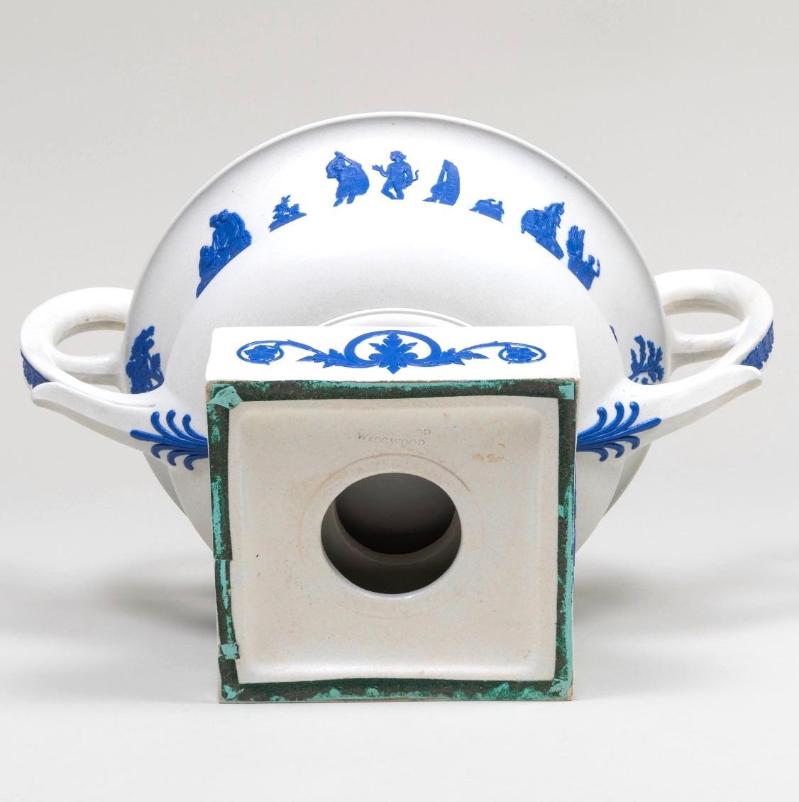19th Century Wedgwood Porcelain White / Blue Centerpiece Bough Pots / Vase For Sale