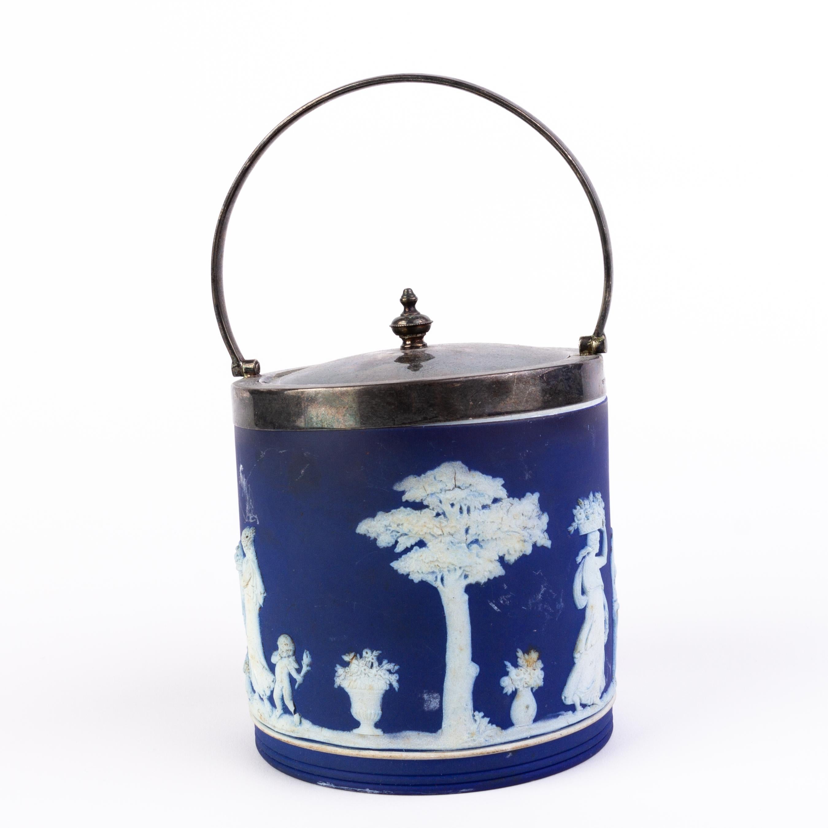 Wedgwood Portland Blue Jasperware Neoclassical Biscuit Barrel   In Good Condition For Sale In Nottingham, GB