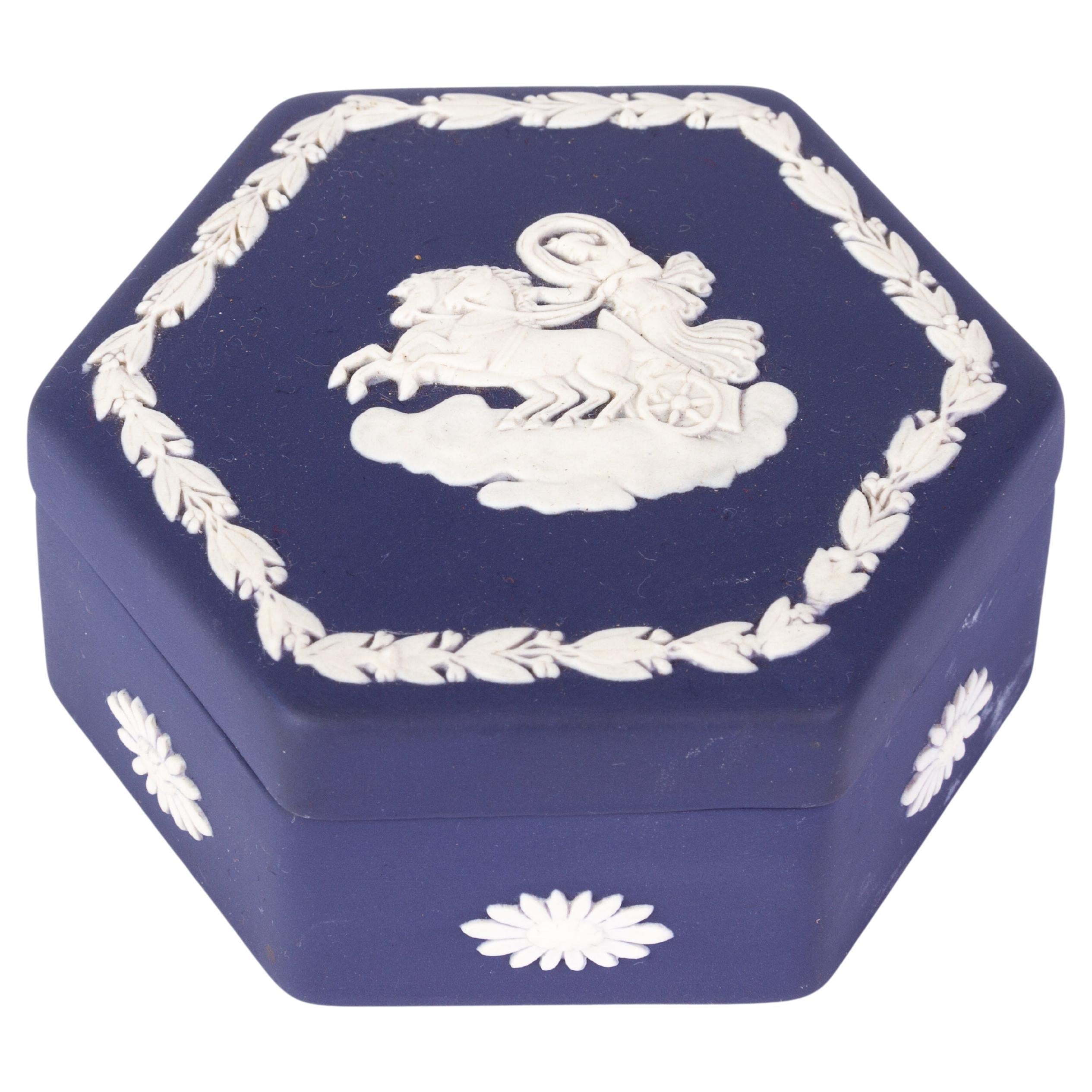 Boîte à bijoux à couvercle néoclassique en jaspe bleu de Wedgwood Portland 