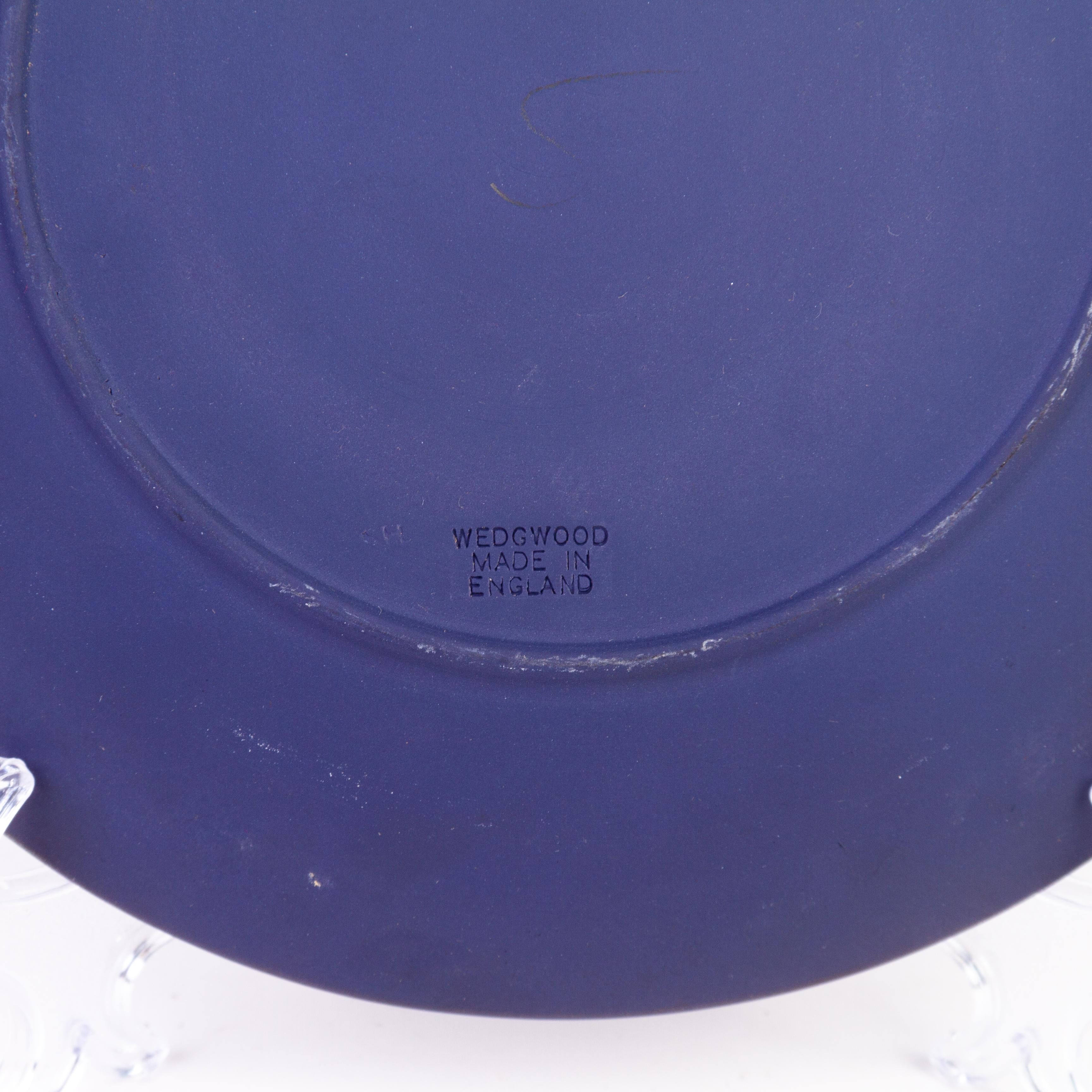 20th Century Wedgwood Portland Blue Jasperware Neoclassical Plate For Sale