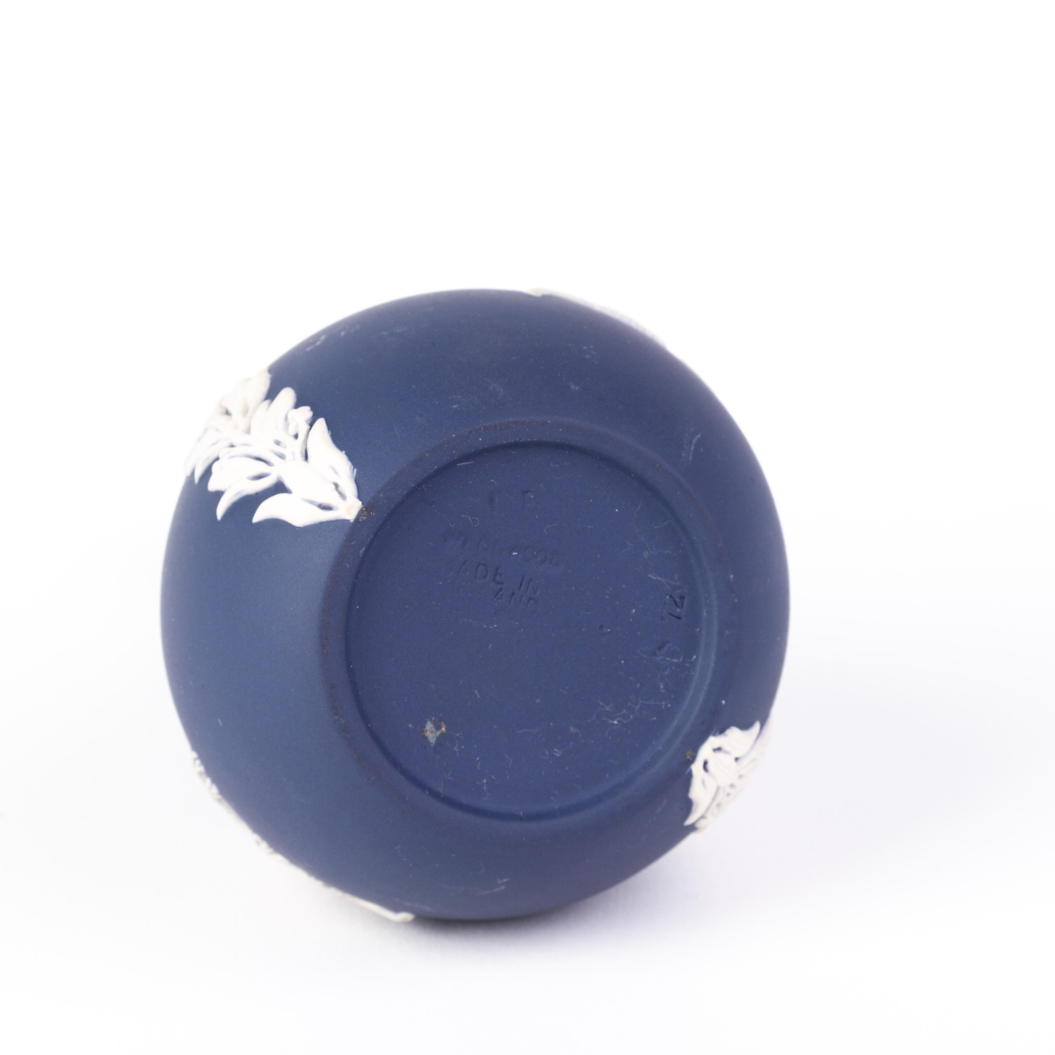 Porcelain Wedgwood Portland Blue Jasperware Neoclassical Putto Cameo Spill Vase